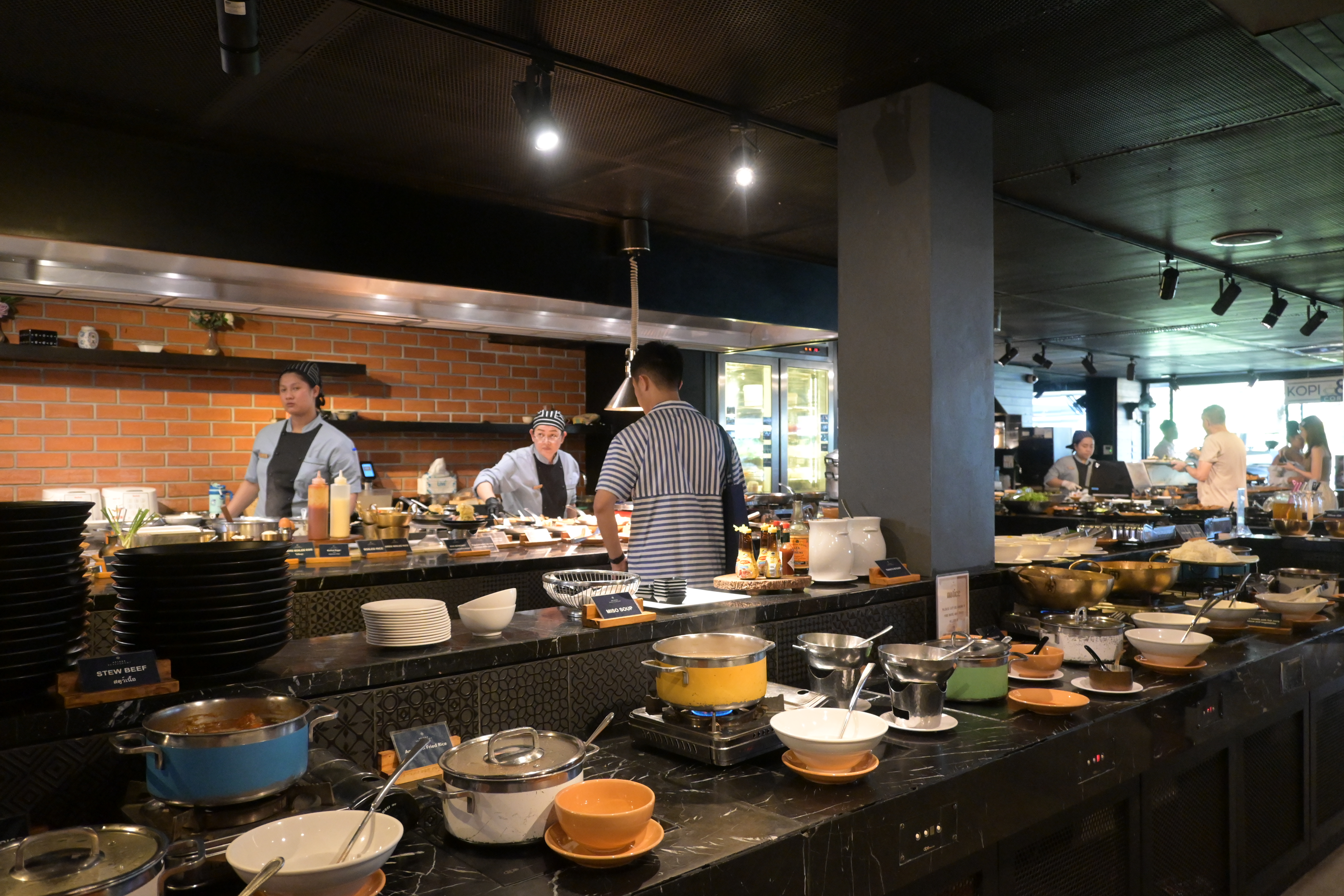餐廳到了早晨變成早餐Buffet，選擇同樣很澎湃。