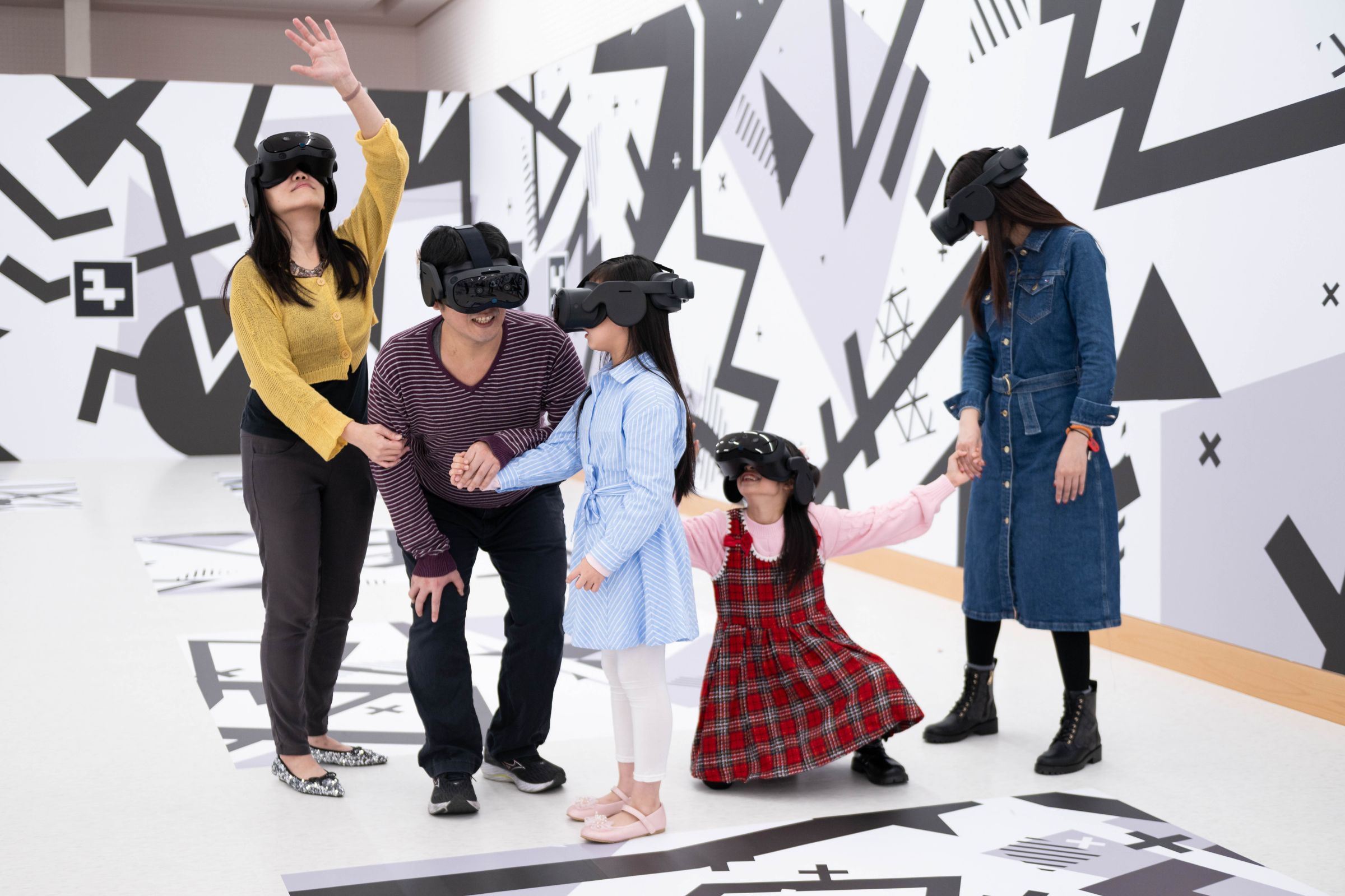 奇美博物館VR體驗《消失的法老》可以讓大人小孩共同遊玩，穿越時空抵達古埃及。（奇美博物館提供）