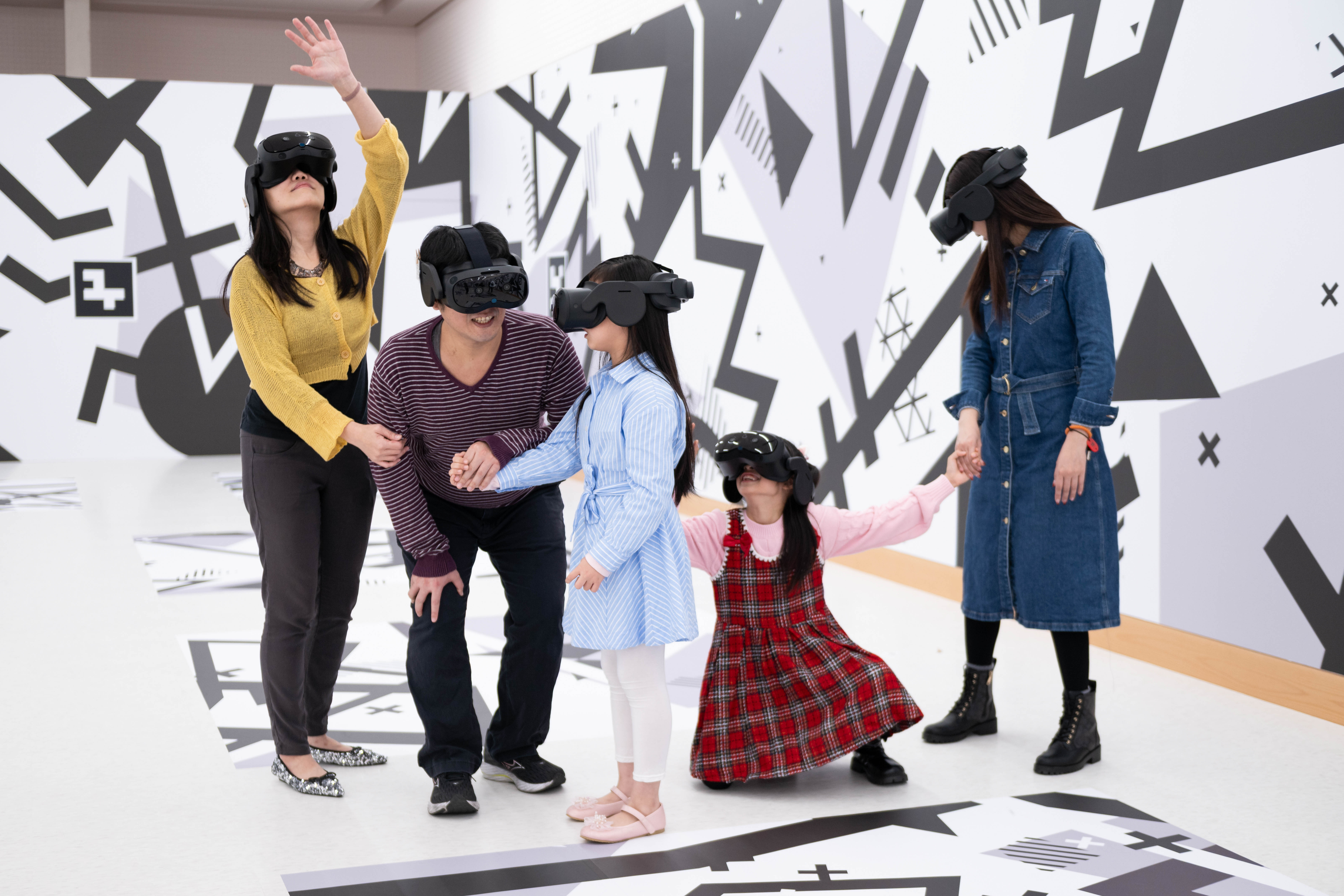 奇美博物館VR體驗《消失的法老》可以讓大人小孩共同遊玩，穿越時空抵達古埃及。（奇美博物館提供）