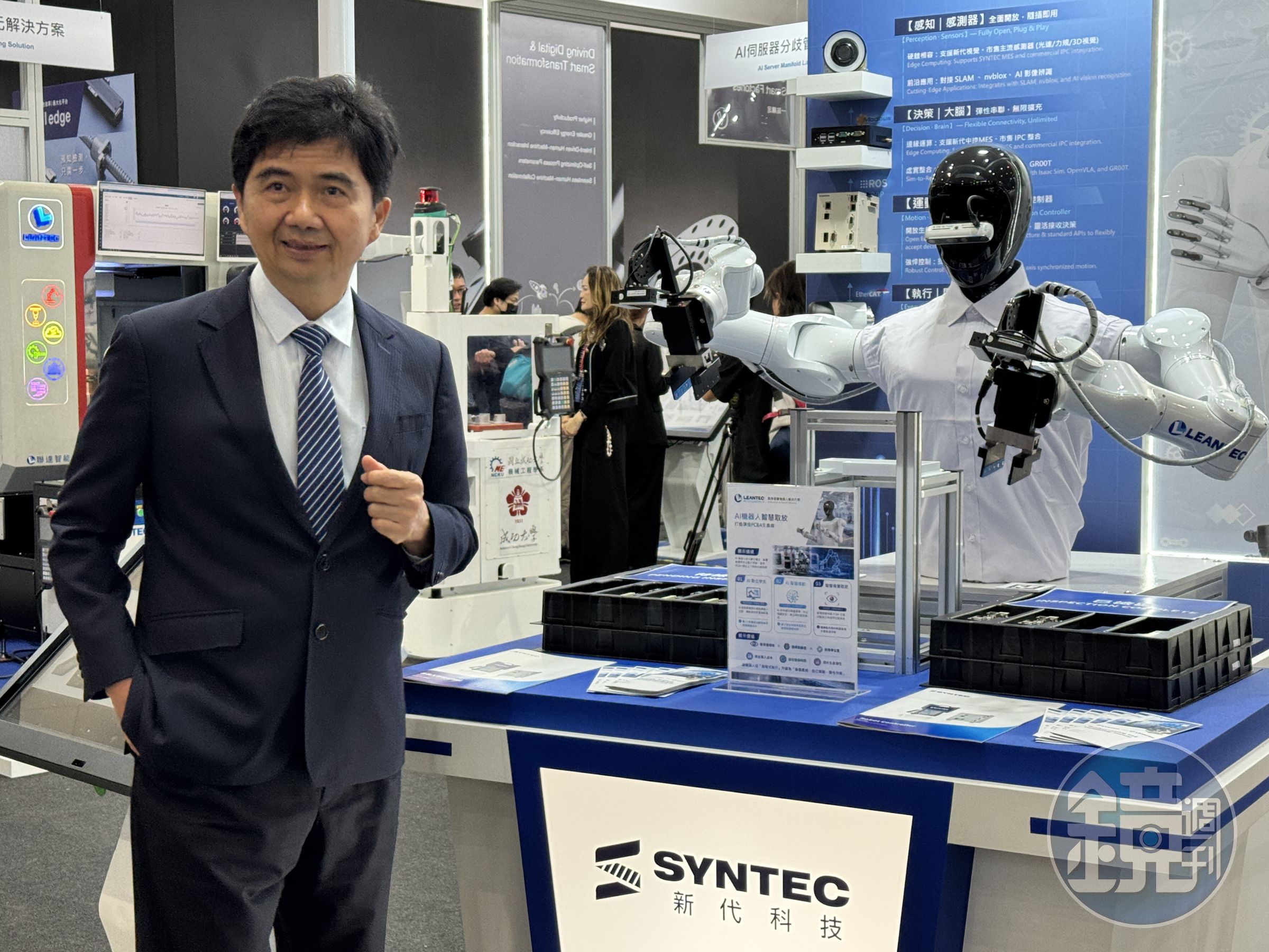 新代董事長蔡尤鏗為自家機器人控制器方案站台。