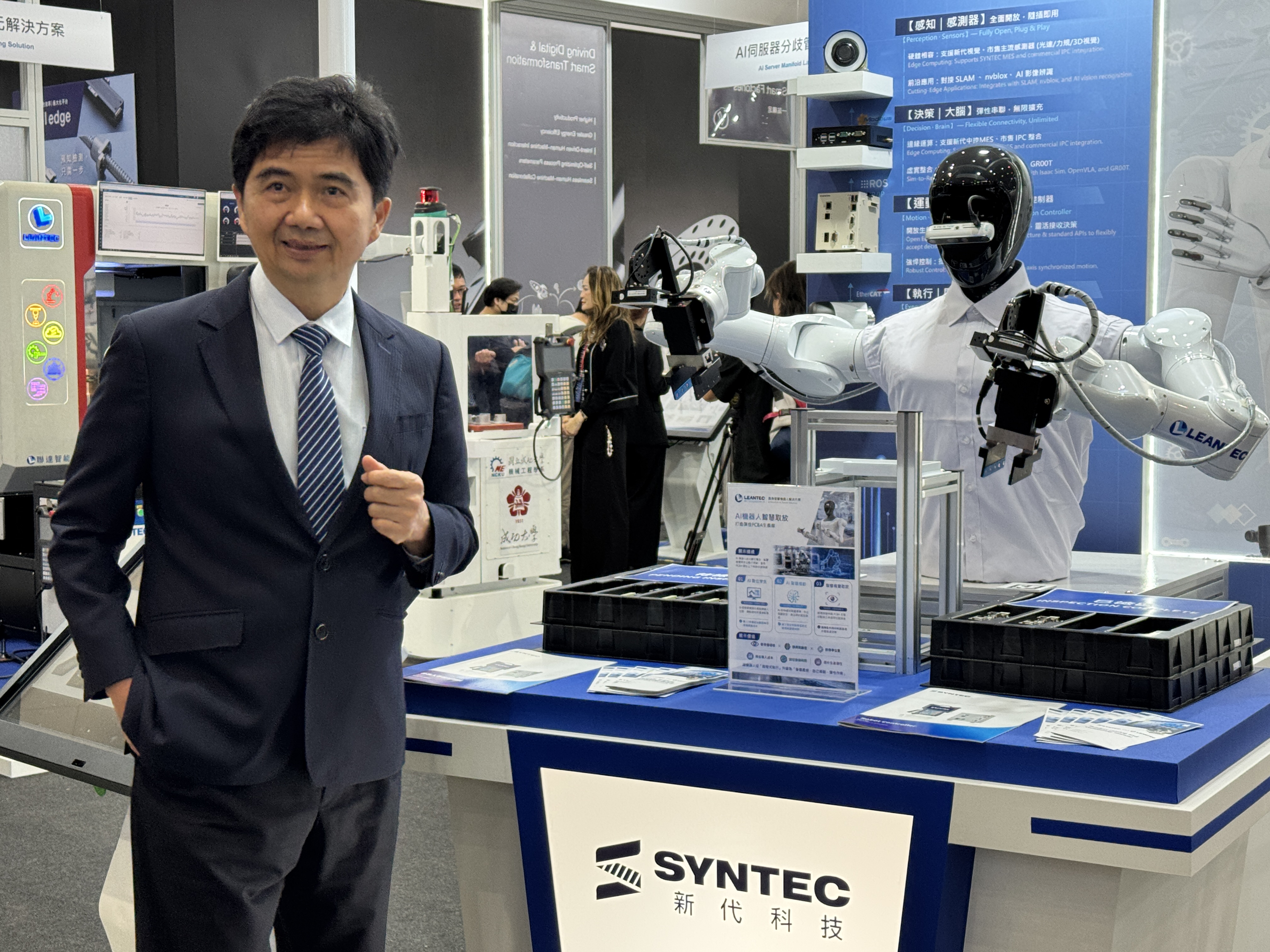 新代董事長蔡尤鏗為自家機器人控制器方案站台。