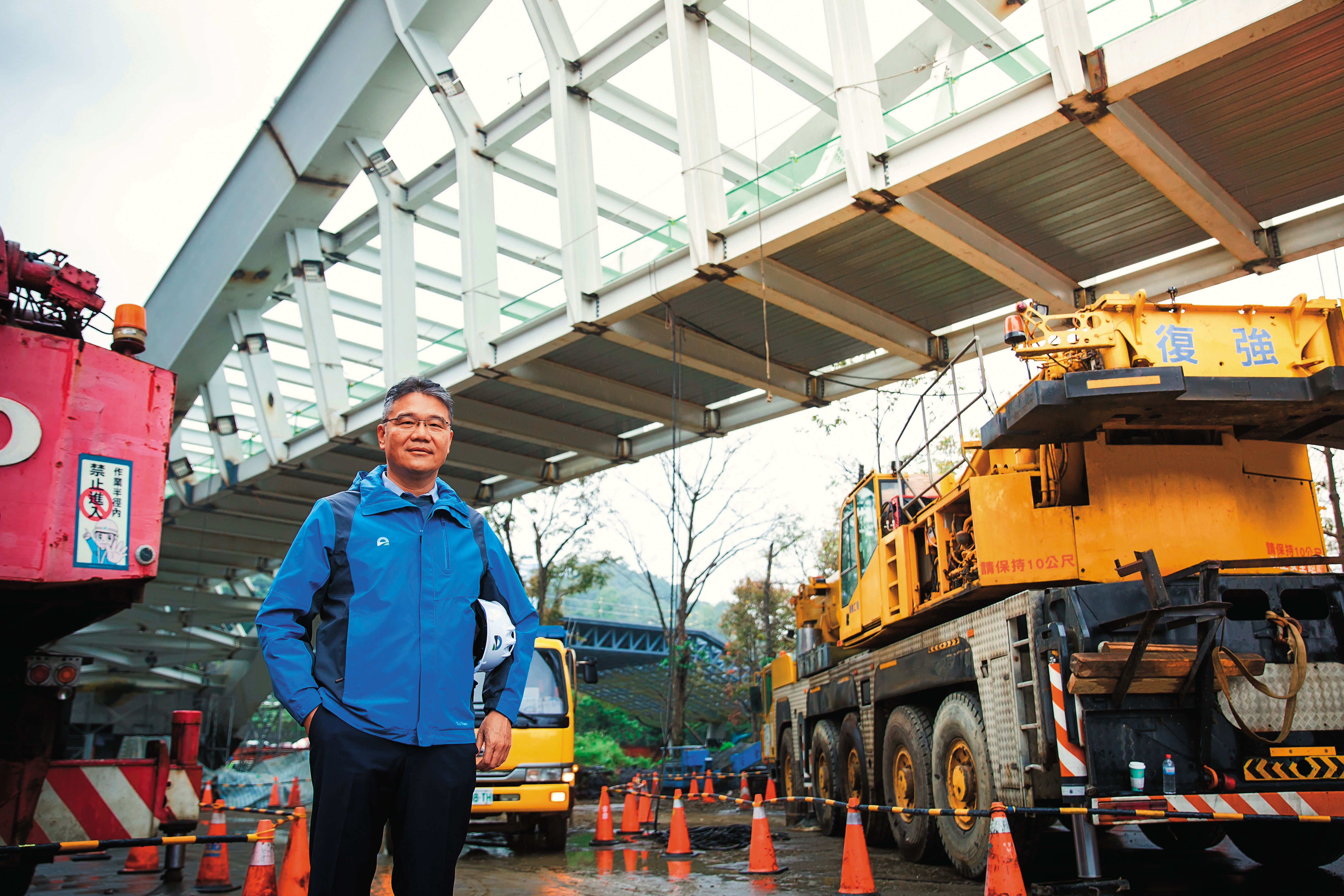 張立雍將自己定位為「國家基礎建設的尖兵」，從十餘年前起規劃讓安倉上櫃，就是要公司能承接更大的標案，並朝設計營造一條龍邁進。