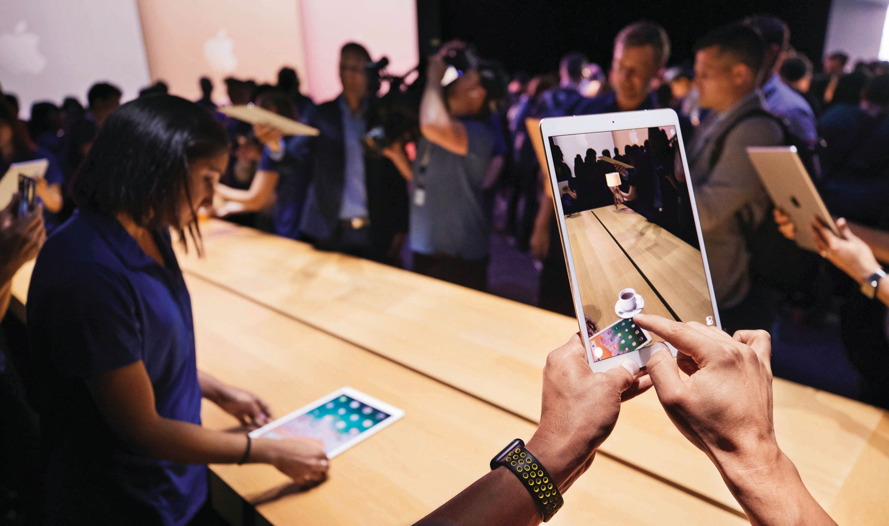 蘋果iPad雷聲大雨點小,整體銷售量遠遠不如筆電。(翻攝蘋果官網)