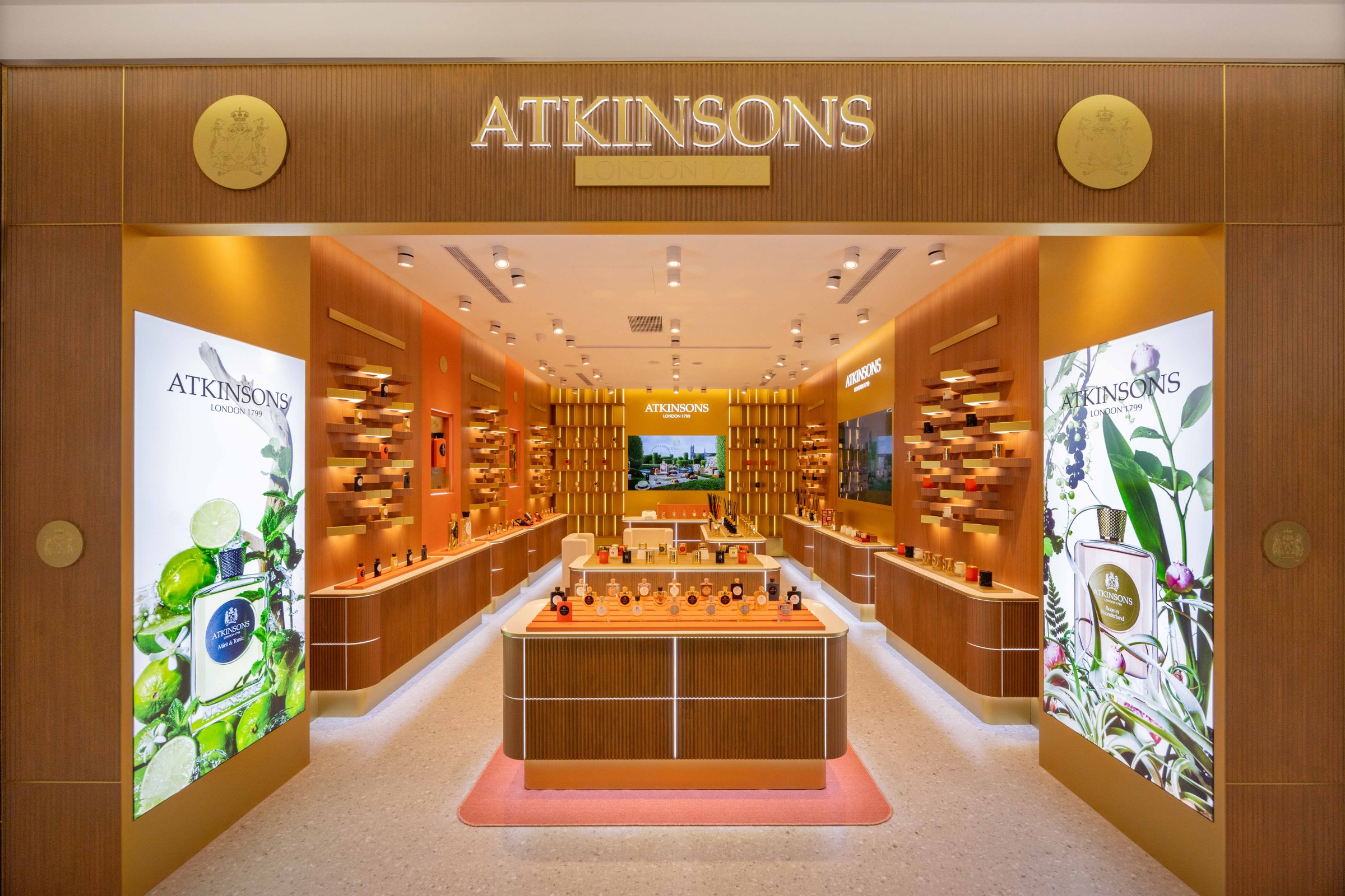 ATKINSONS阿特金森是由詹姆斯·阿特金森(James Atkinson)於1799年成立的英國香水品牌,以其首先創造的奧圖玫瑰香膏,獨特的玫瑰香氣聲名大噪。