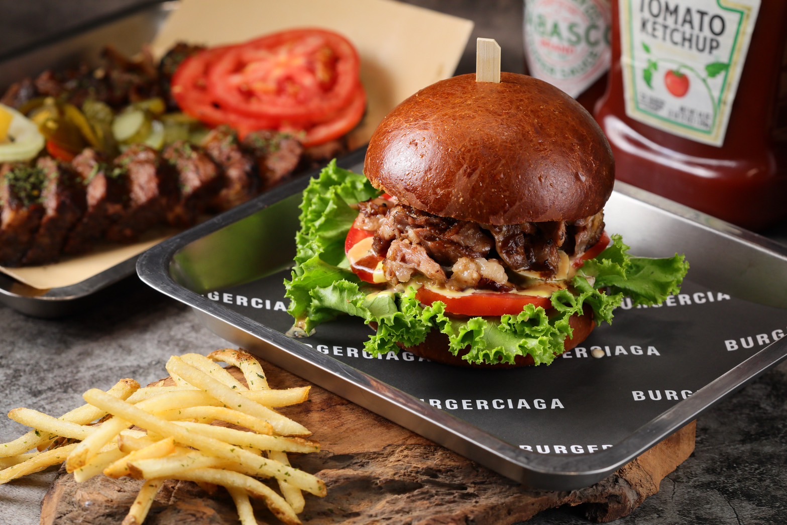 「Burgerciaga」的每款漢堡都夾入分量豐富的原型肉，無論肉控或是漢堡控都能快樂享受。