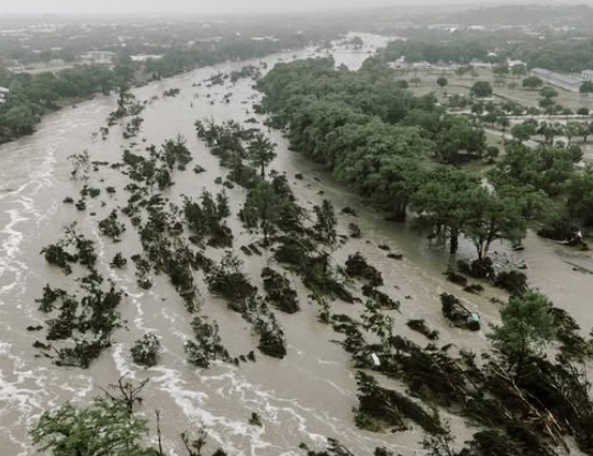 美德州下暴雨釀洪災。（翻攝自X）