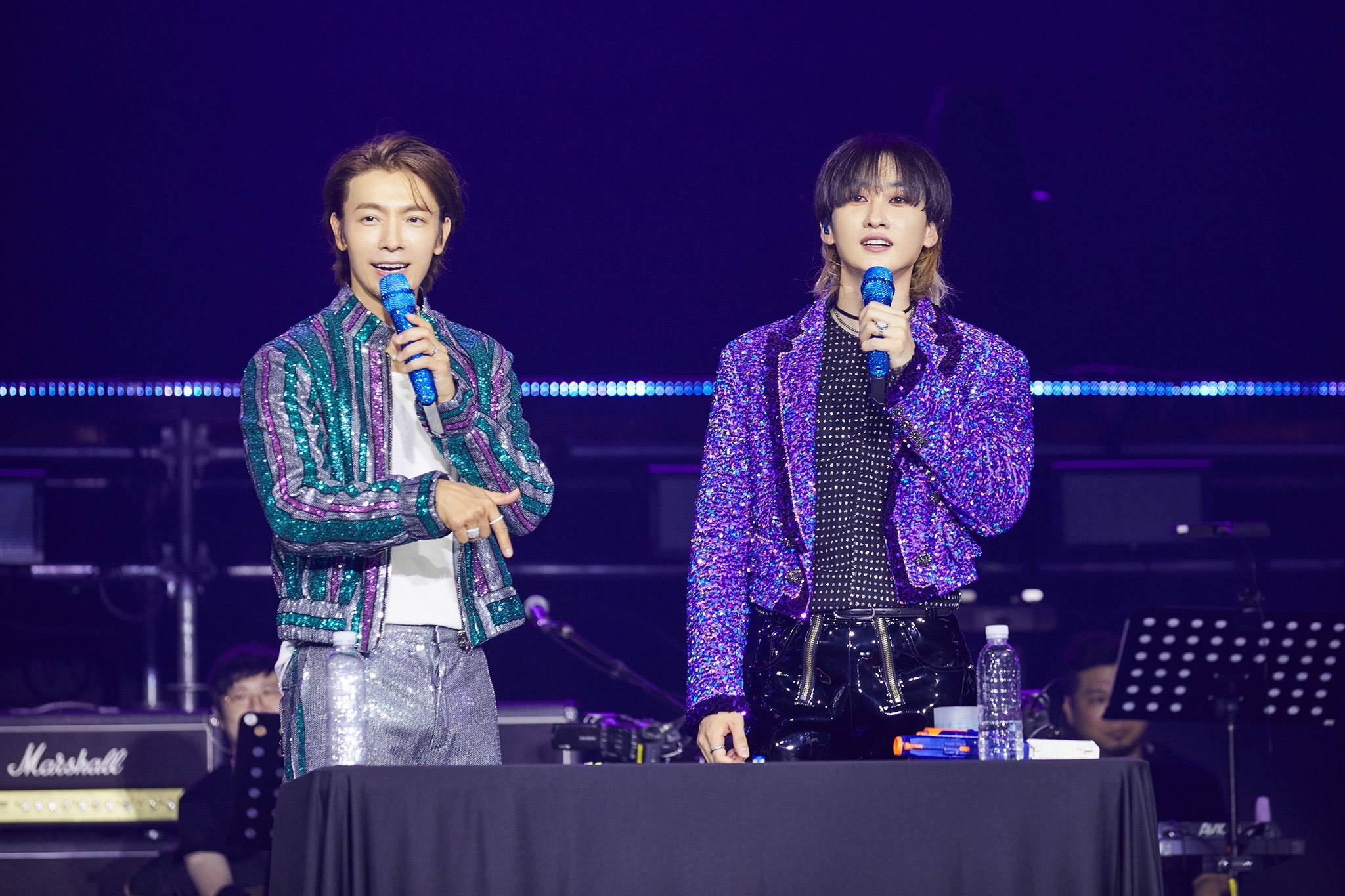 D&E 銀赫(右)與東海將來台演出。(翻攝 Super Junior臉書)