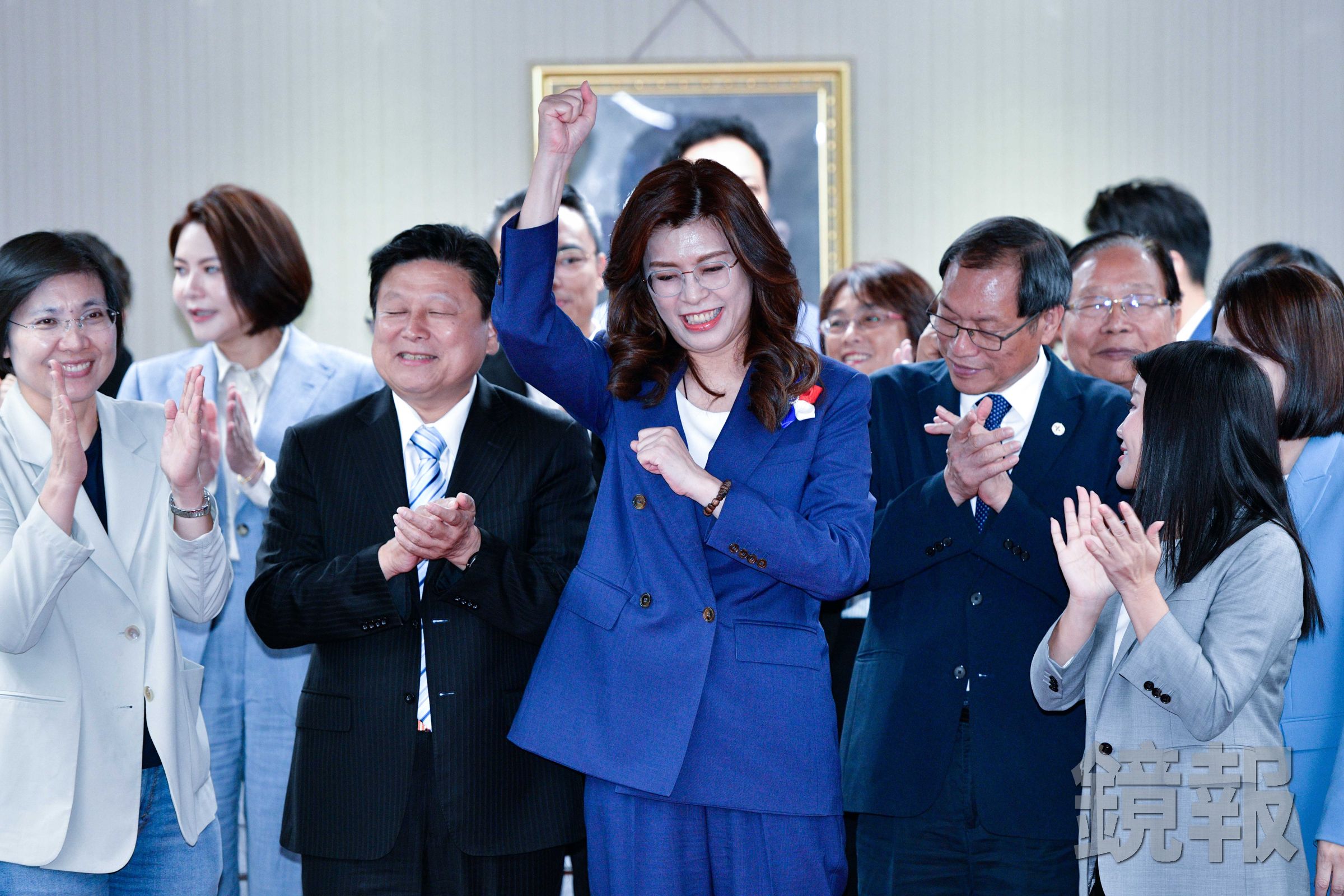 國民黨中常會拍板，要求黨團要在地方大選前通過普發2萬。（鏡報李智為）