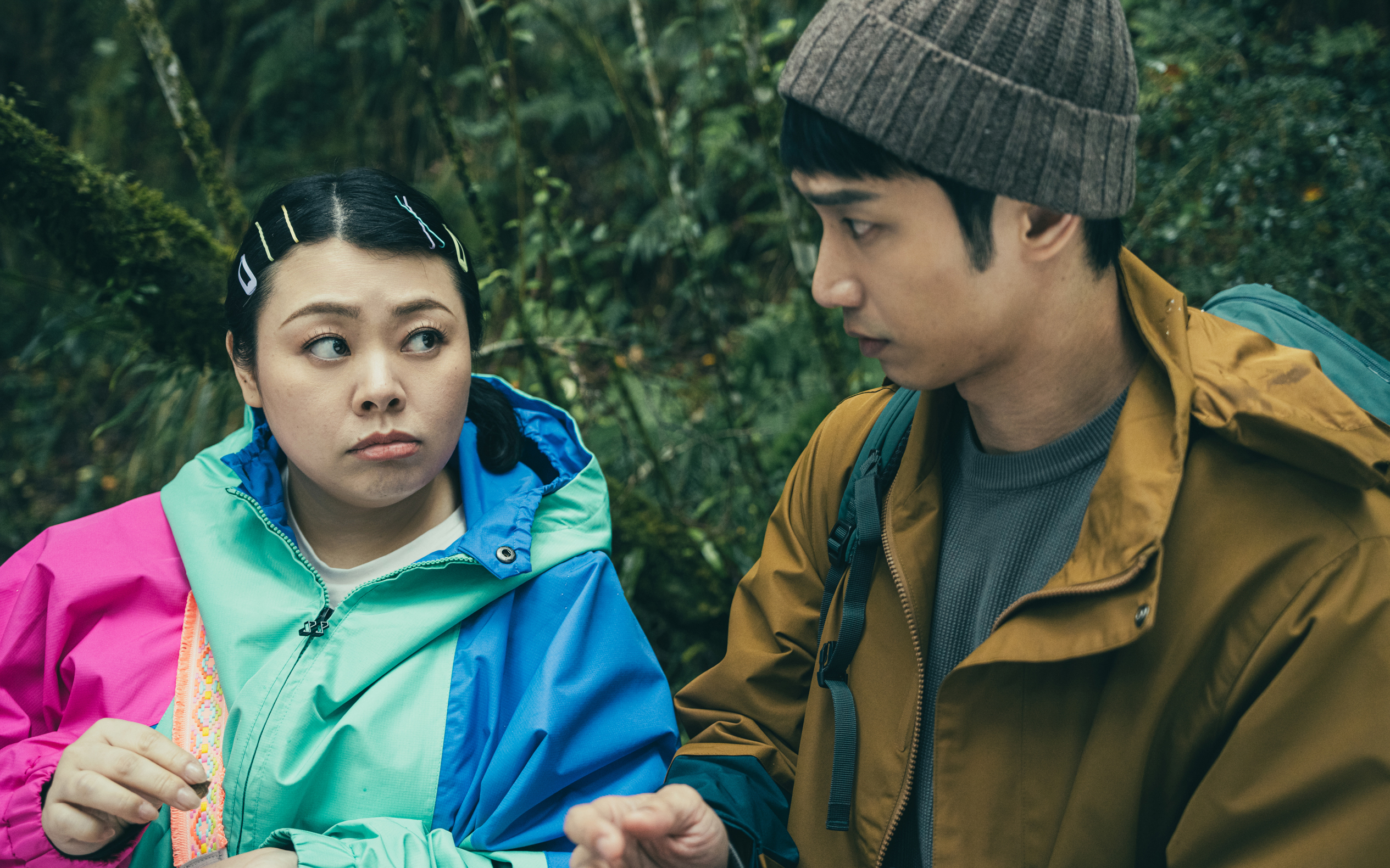 《祖先鬼》請來日星渡邊直美(左)搭檔劉以豪(右),詮釋在山林撞鬼爆笑連連故事。 ( 華映娛樂 提供)