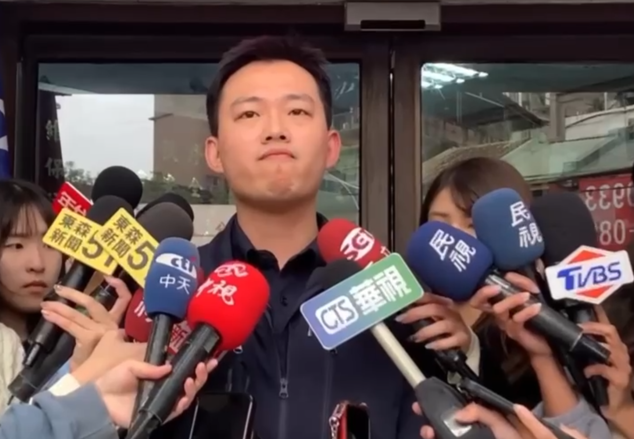 針對外界質疑圍捕張文不力，中山分局中山一派出所所長李欣鴻21日出面澄清。（翻攝畫面）