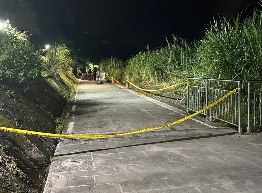 新北市一名簡姓女子2日晚間帶著2名女兒到碧潭輕生，自己游上岸。（翻攝照片）