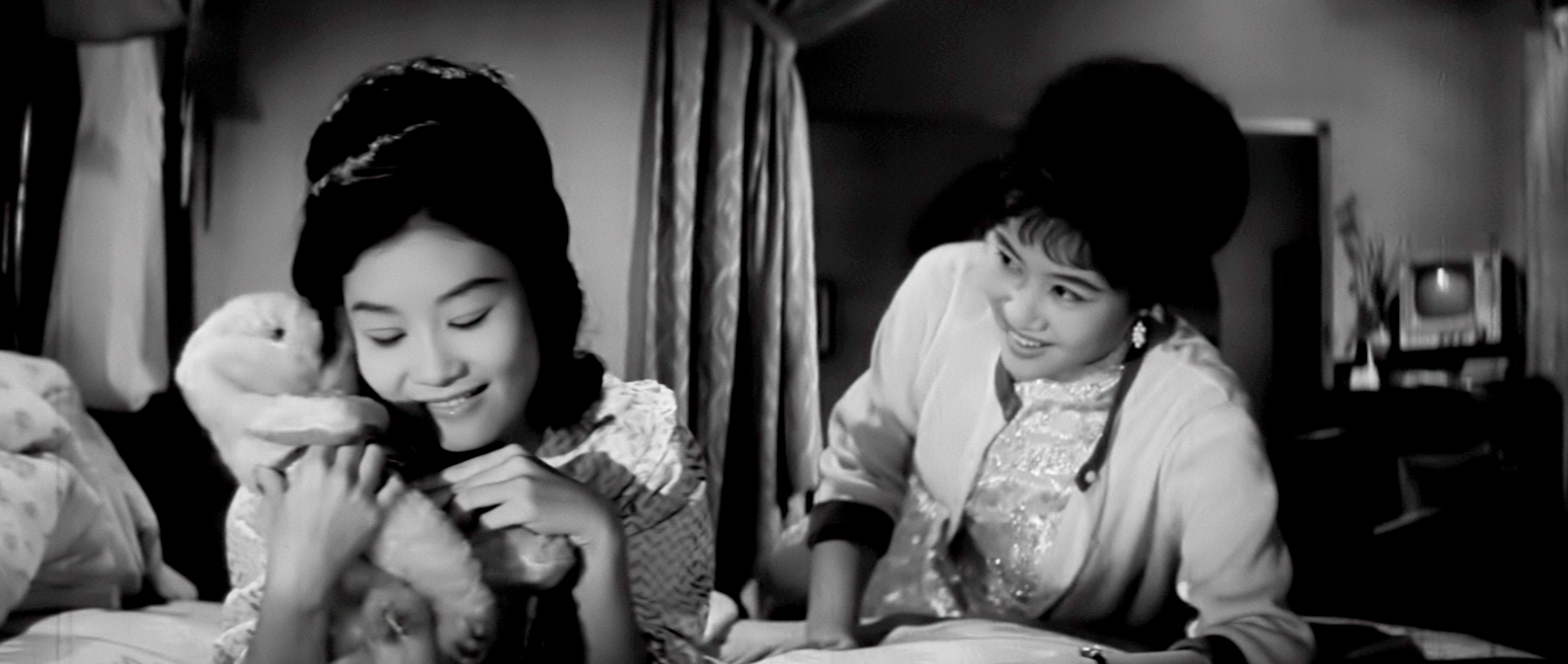 林摶秋執導的《五月十三傷心夜》描繪姊妹各自的戀愛與兇殺案件，與《鴉片戰爭》相互對照。（國家影視聽中心提供）