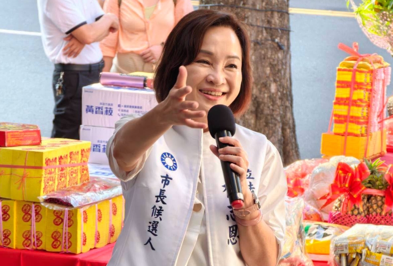柯志恩在旗山喊「吃屏東香蕉」引熱議 陳水扁3字狠酸網笑:智商少一半都比我聰明