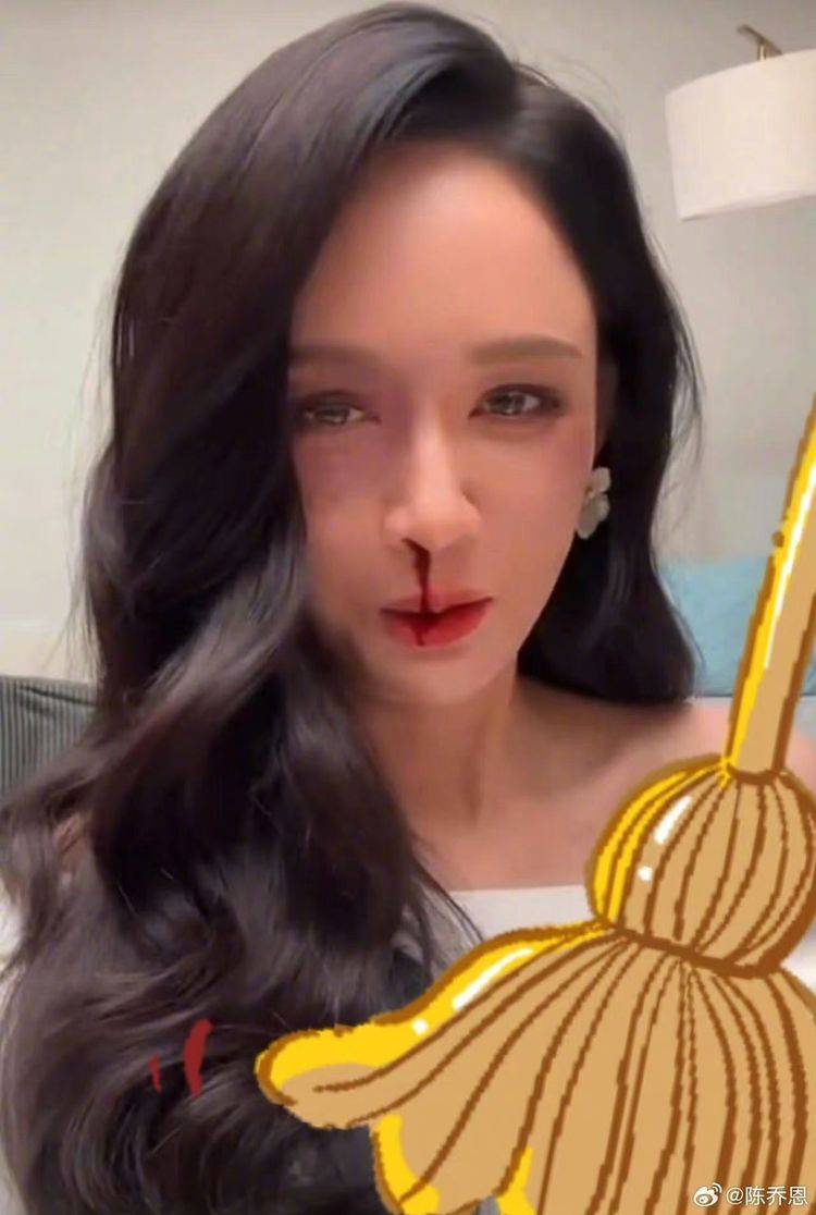 陳喬恩發自拍回應最爛女演員獎項。（翻攝自陳喬恩微博）