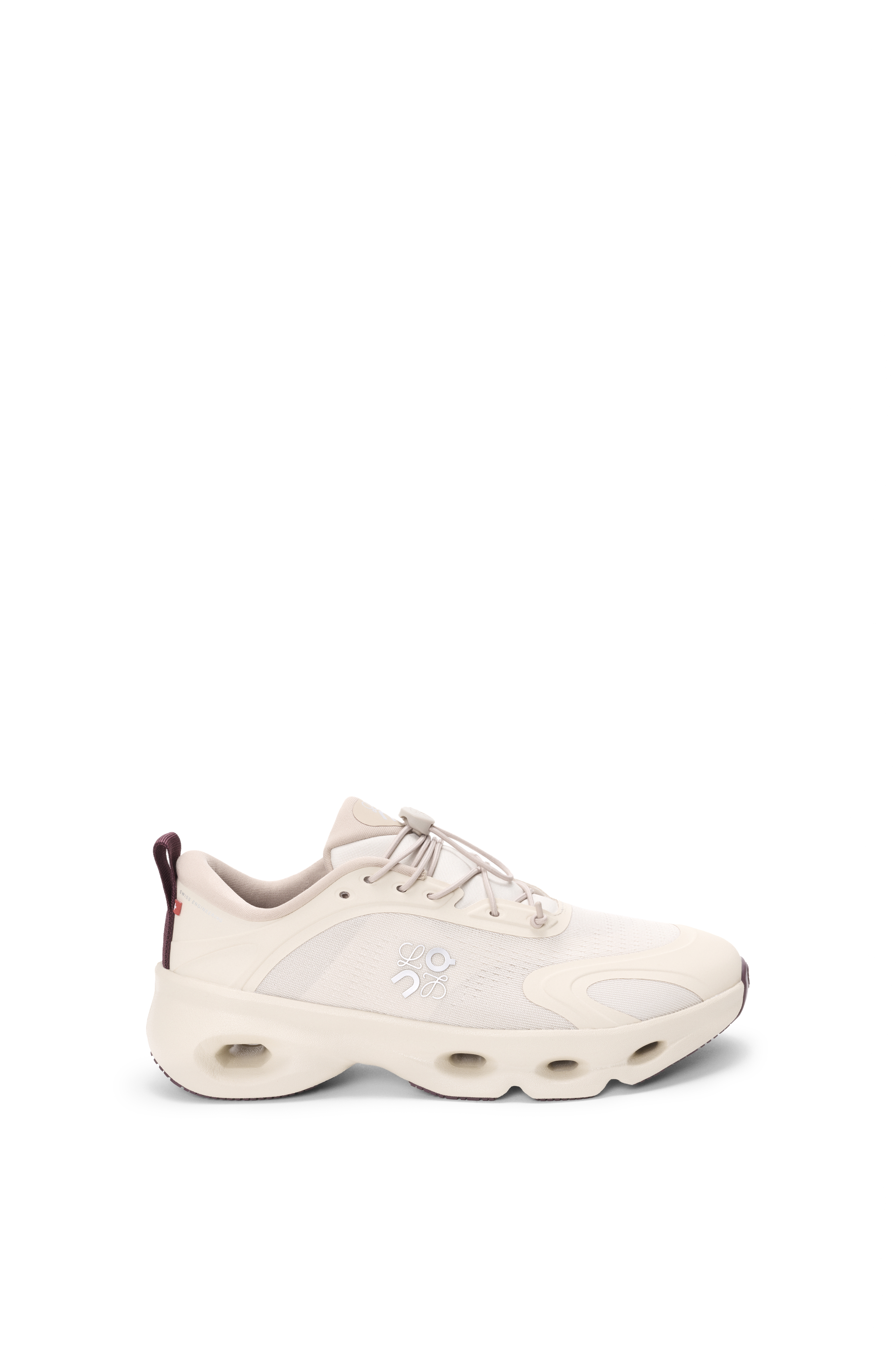 Cloudsolo女士跑鞋。NT$22,000（LOEWE提供）
