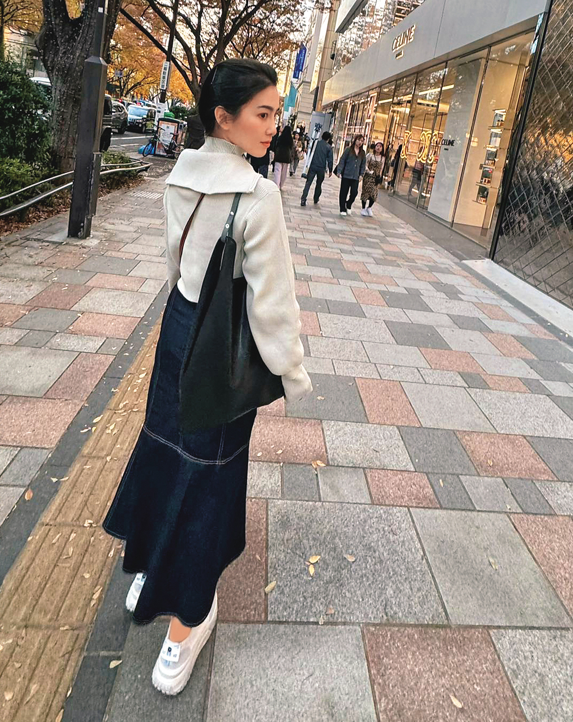 許藍方曾po出疑似王少偉和她同遊日本時拍的照片。(翻攝自許藍方IG)