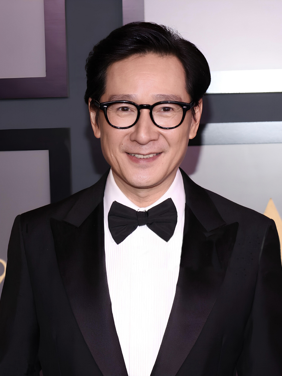 今年勇奪奧斯卡男配角的關繼威，將偕同《媽的多重宇宙》金獎導演關家永及製片王慶來台，除了頒獎也會開電影大師課。（金馬執委會提供）