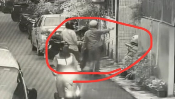 老婦的最後身影出現在張男住處外。（高雄市刑警大隊提供）