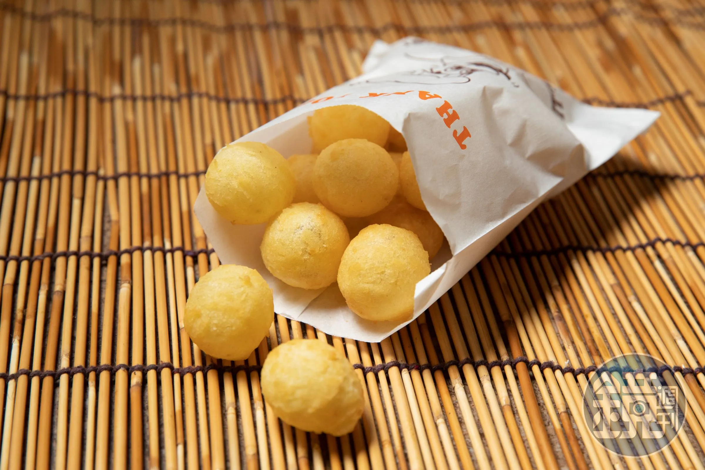 有地瓜球攤販坦言，每個月靠賣地瓜球可賺到10萬元。（示意圖，本刊資料照）