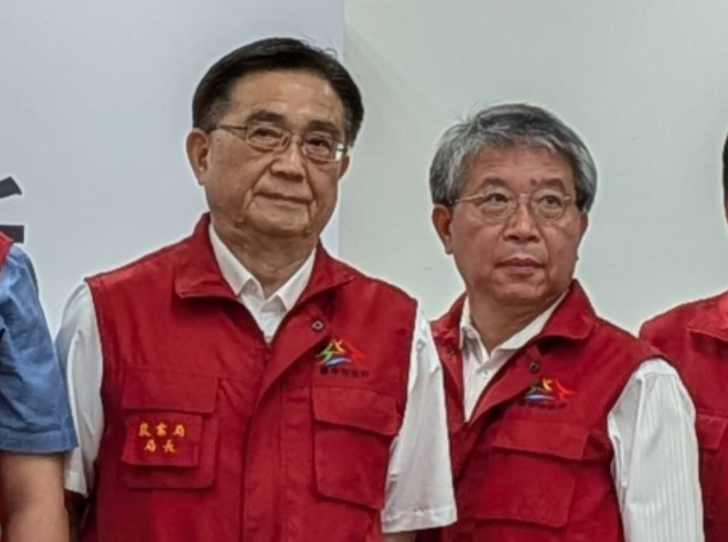 中市政府農業局長張敬昌(左)、環保局長陳宏益(右) 。（鄧玉瑩攝影）