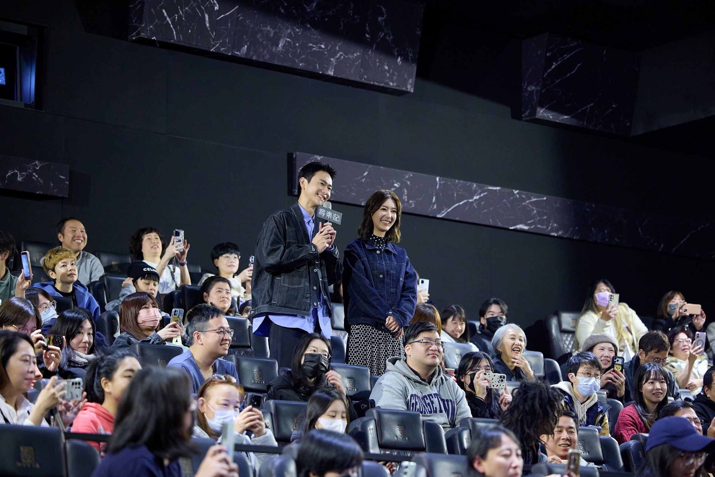劉冠廷與港星余香凝捧場《尋秦記》首映,其中余香凝更是片中白百何角色的粵語配音。(華映提供)