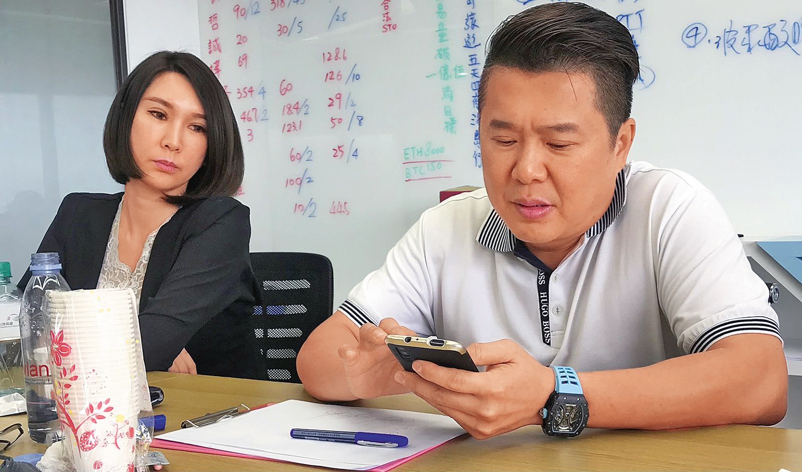 林熙娜（左）被介紹為林志明（右）的重要夥伴，兩人於公於私都緊密結合，雙方關係同事都知情。（翻攝自Xina Lin臉書）