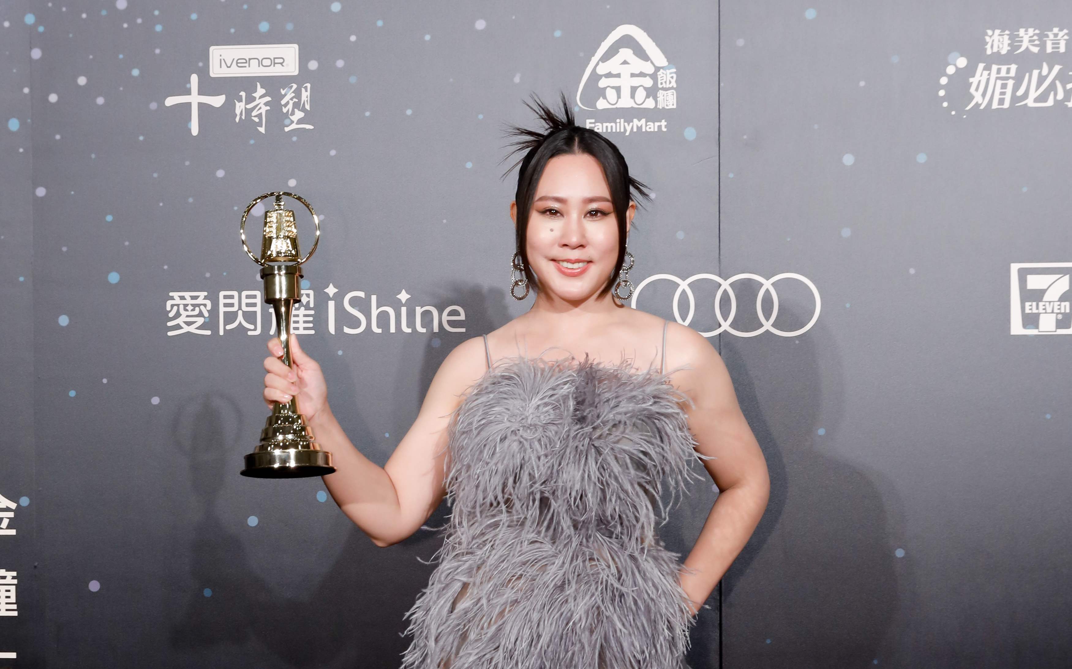 蘇瀅網紅起家，進軍影視就獲得新人獎項。