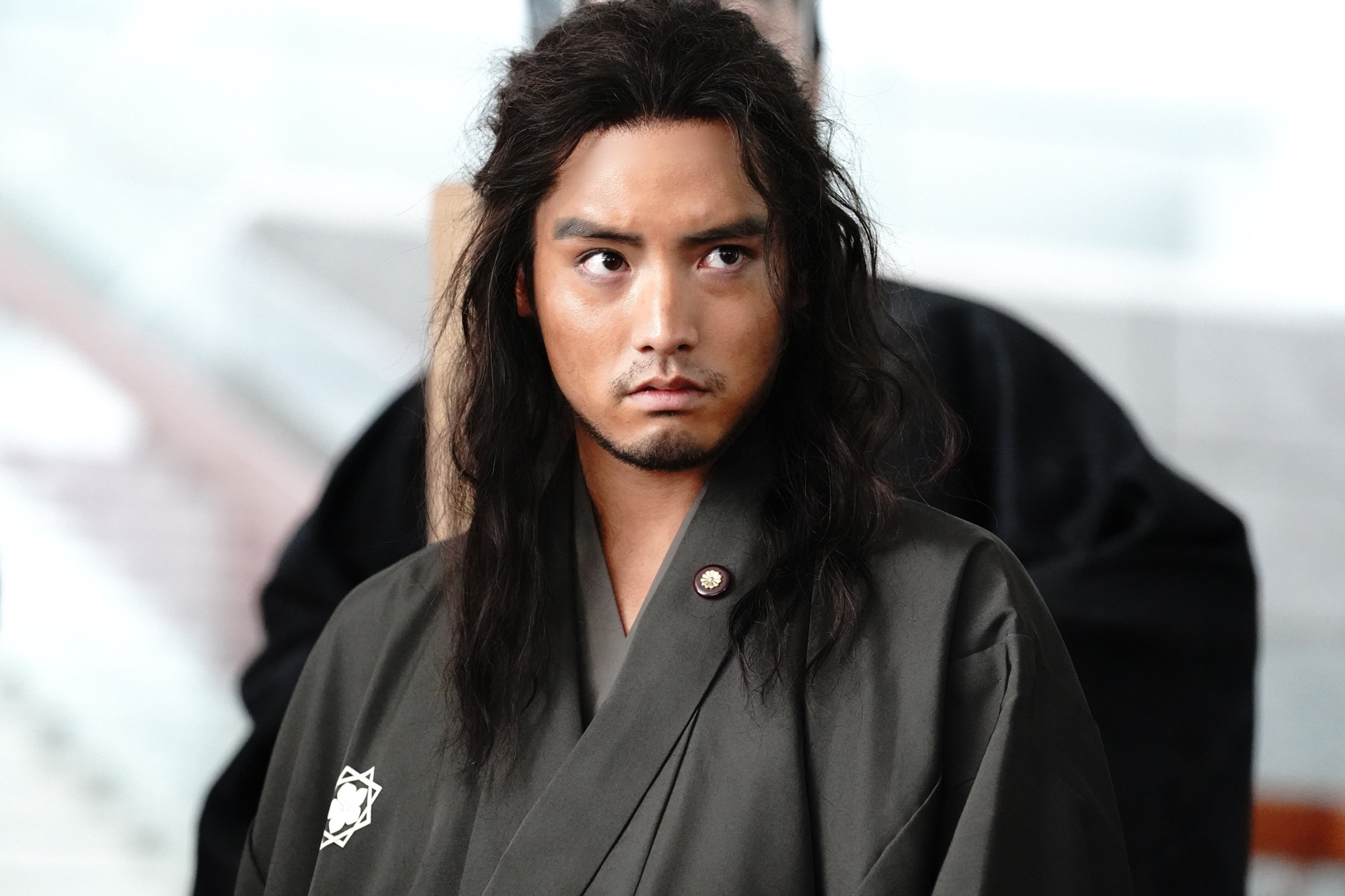 飾演坂本龍馬的赤楚衛二在開拍前節食，瘦了約莫6公斤。（車庫娛樂提供）