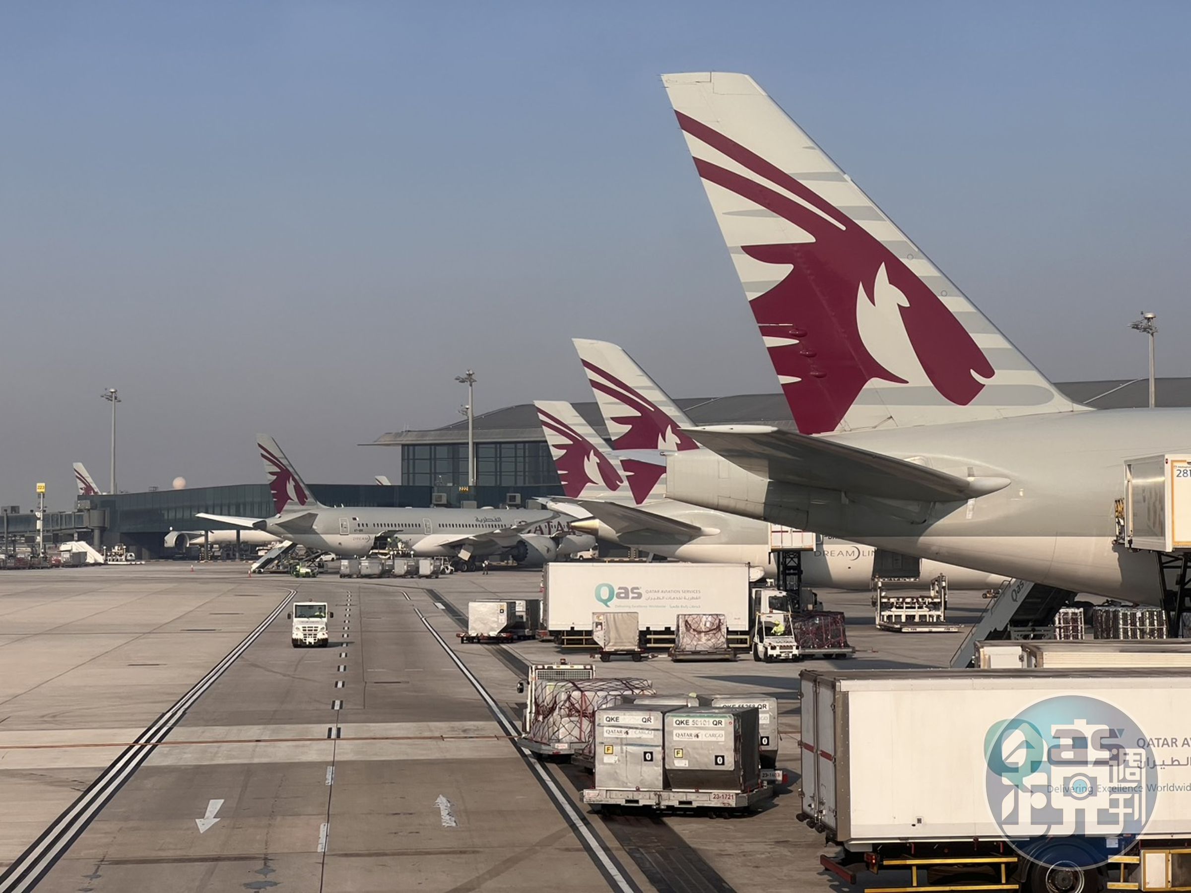 在卡達突然關閉領空後，摩爾與其他旅客合資包車趕往沙烏地阿拉伯，想辦法繞道回柏林。示意圖
