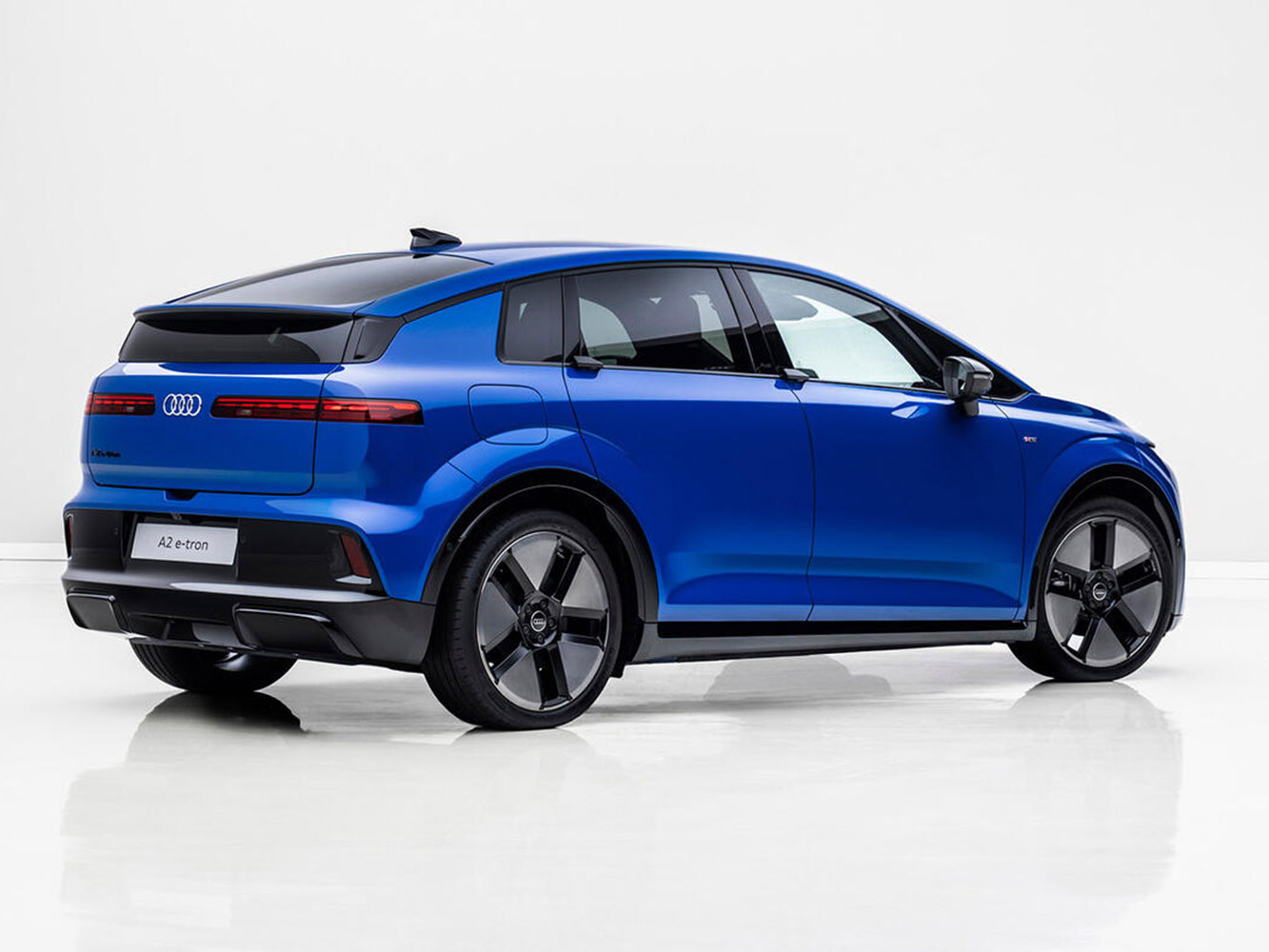 新世代 A2 已不再只是當年那輛主打極致節能的小型鋁合金掀背車,而是 Audi 重新思考「小型純電家庭車」的一次完整演繹。