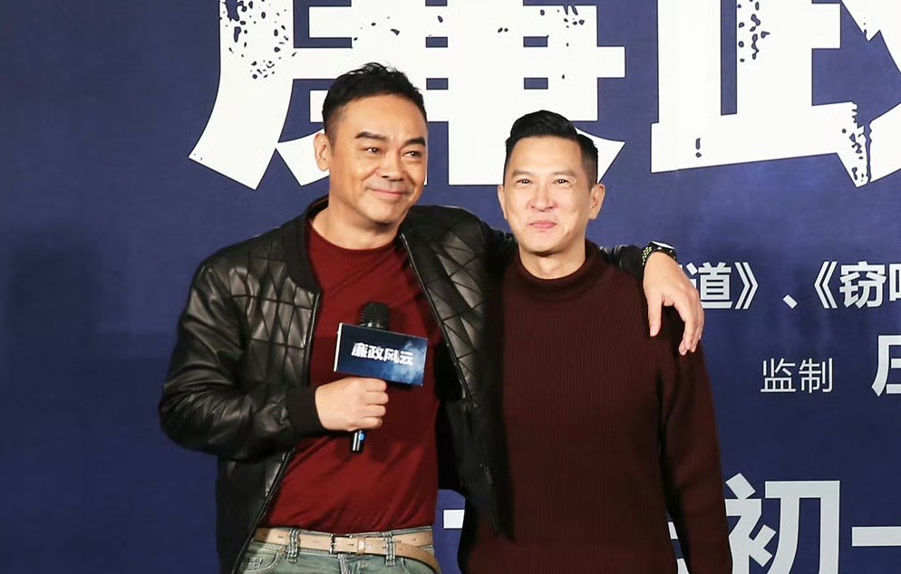 劉青雲與張家輝兩位金馬影帝在電影《廉政風雲》再度合作，成了死對頭。（翻攝自微博）