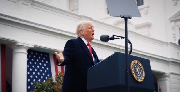 川普祭出重稅，意在反制「文化出走」。此舉令業界憂心「可能重創國際合拍與獨立製作」。（翻攝自X @ Donald J. Trump）