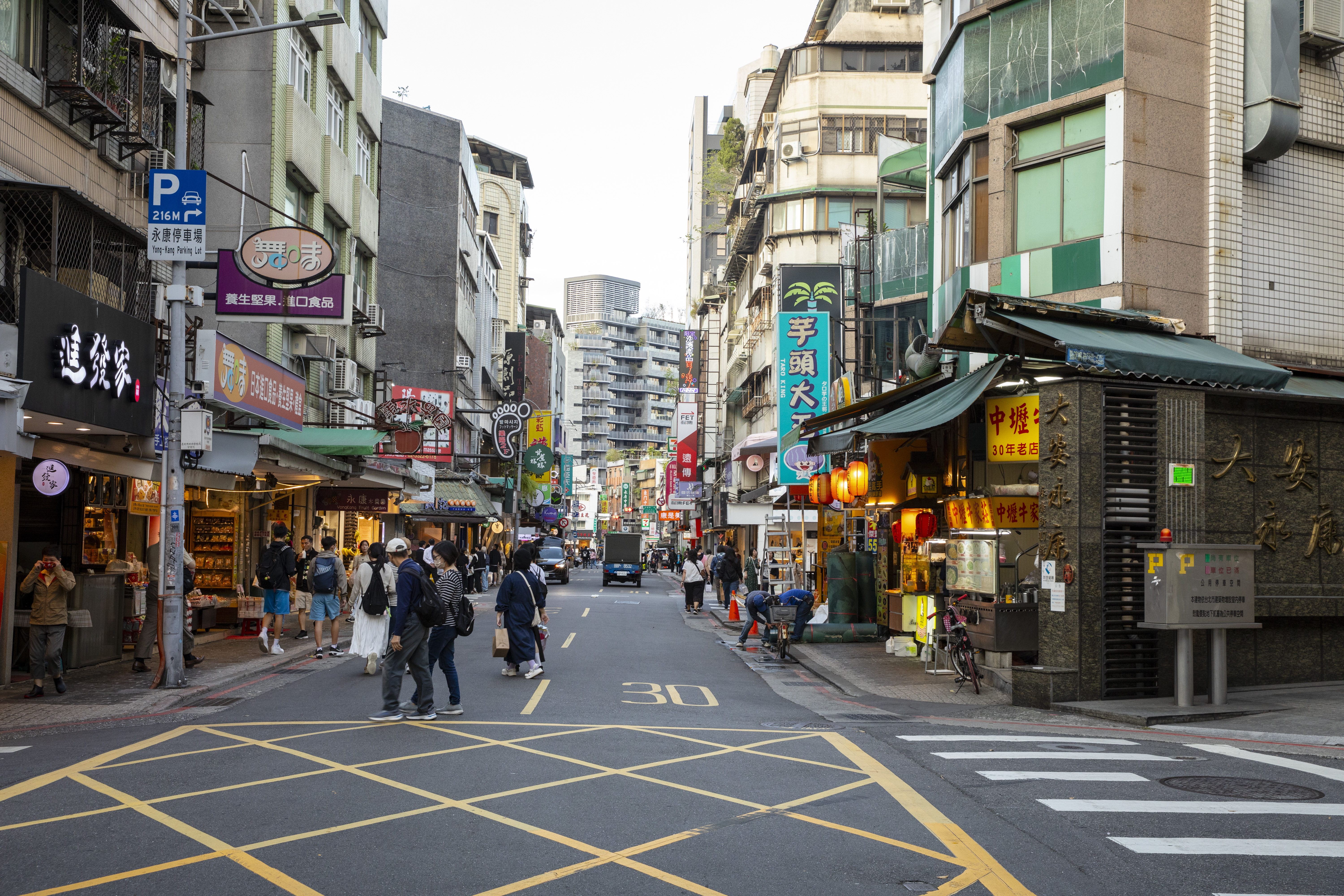 hololive EN Advent來台宣傳，成員Bijou驚呼：「台灣人行道太可怕了！」（示意圖／本刊資料照）