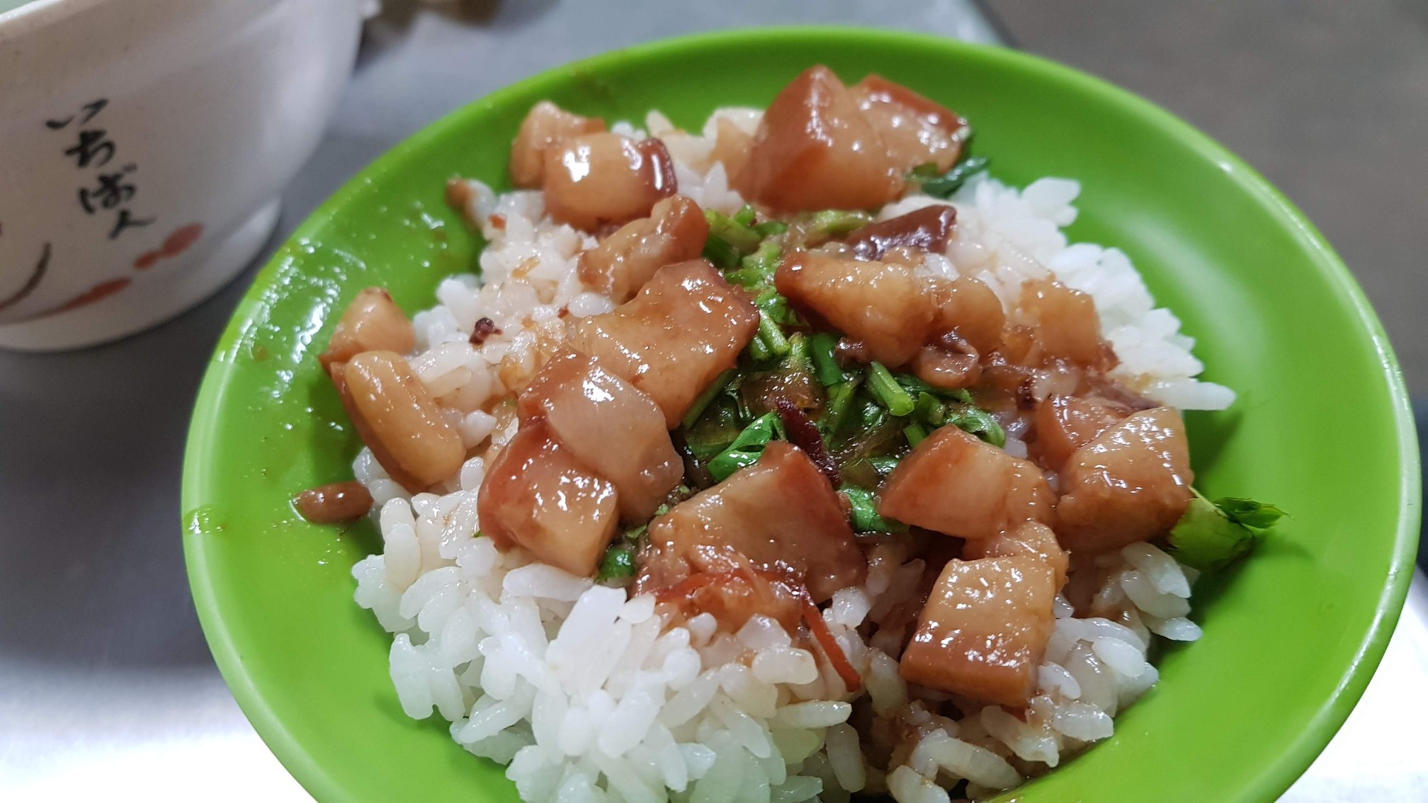 台南市長黃偉哲曾在臉書推薦林家肉燥飯。（翻攝黃偉哲臉書）