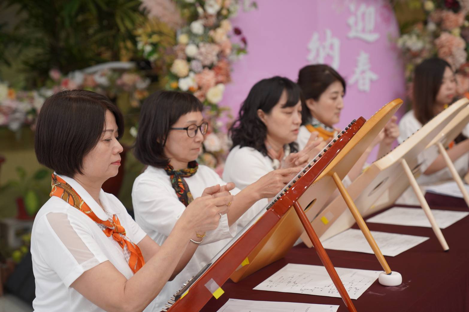 旺宏桌上豎琴社到中醫大新竹附醫獻藝。（中國醫藥大學新竹附設醫院提供）