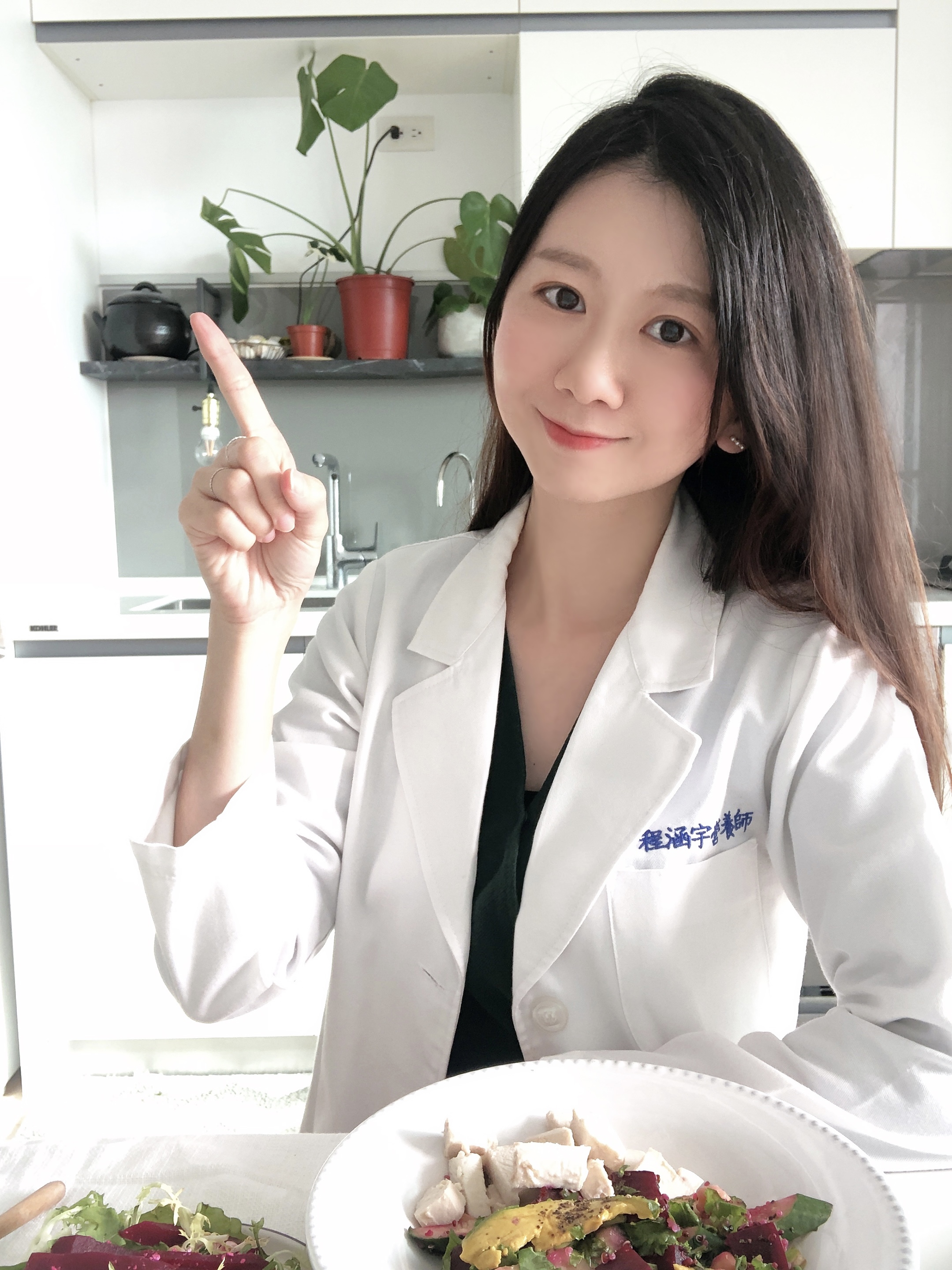 美女營養師程涵宇公布麥當勞20款早餐熱量排行。(程涵宇營養師提供)