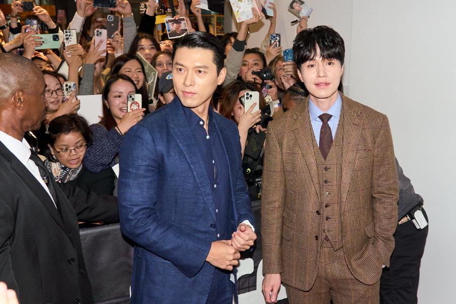 玄彬與李棟旭今年9月在多倫多電影節宣傳《哈爾濱》。（網路圖片）