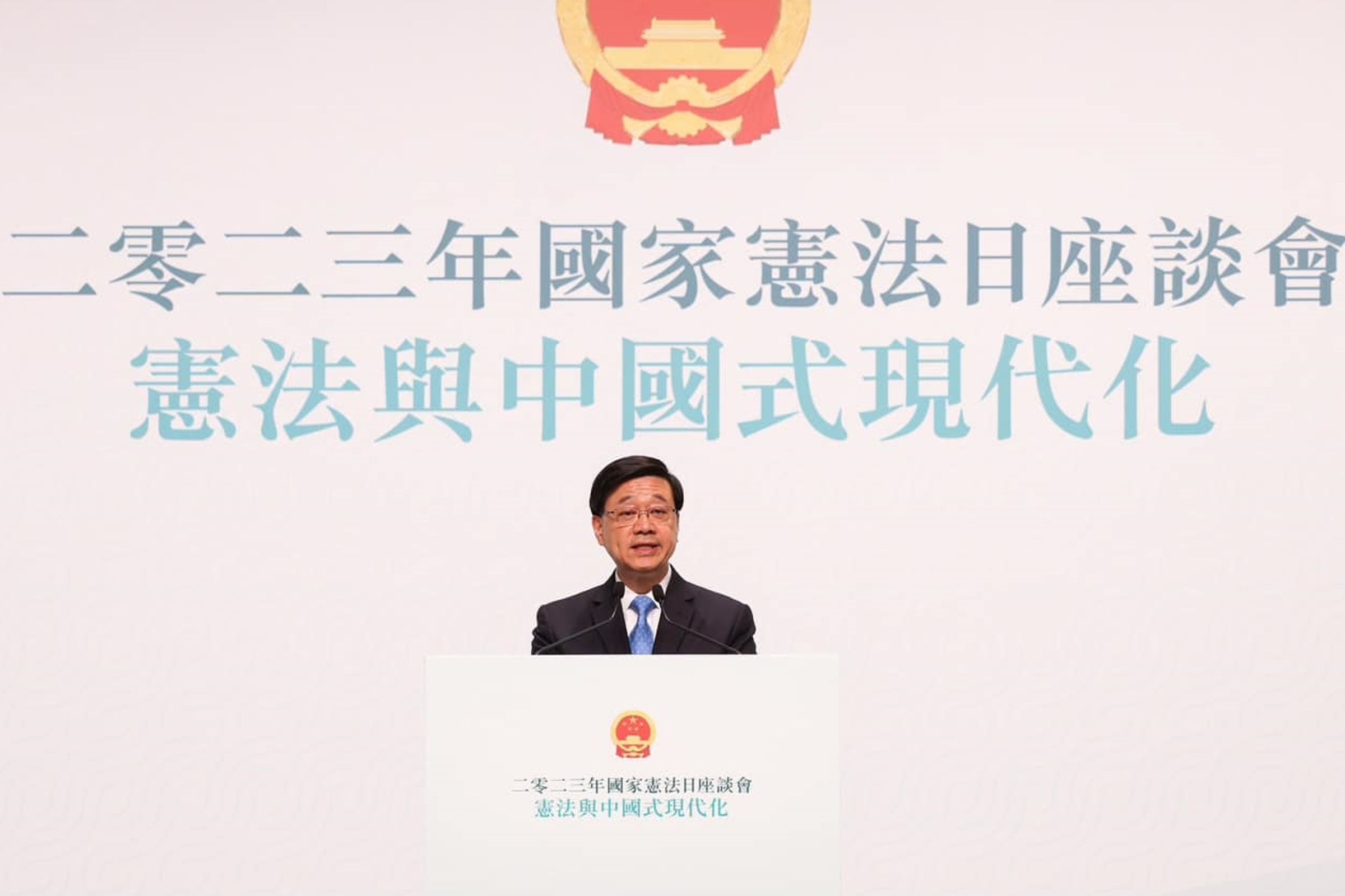 針對周庭逃亡加拿大，香港特首李家超今表示港警會全力追捕。（翻攝自李家超 John KC Lee臉書）