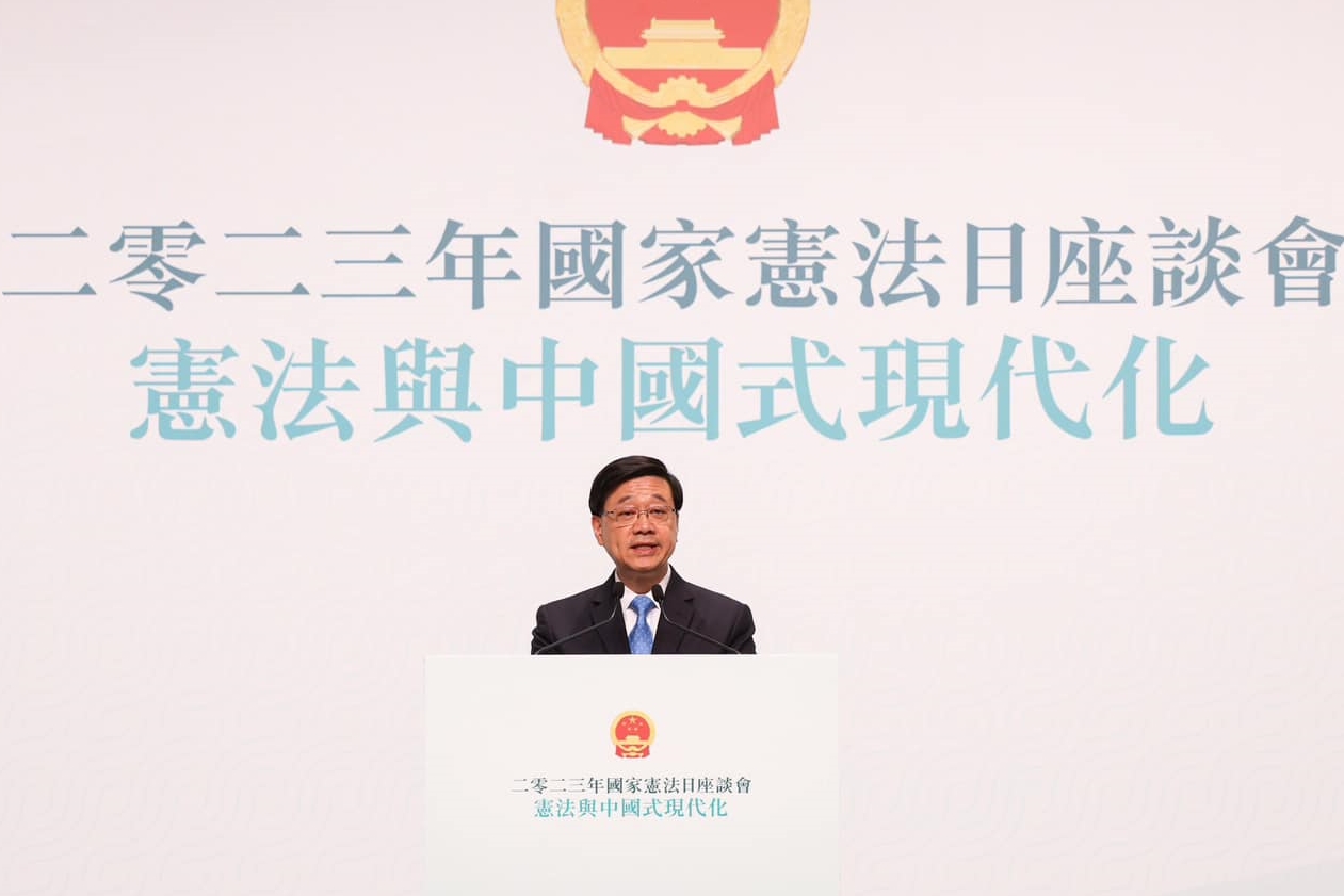 針對周庭逃亡加拿大，香港特首李家超今表示港警會全力追捕。（翻攝自李家超 John KC Lee臉書）