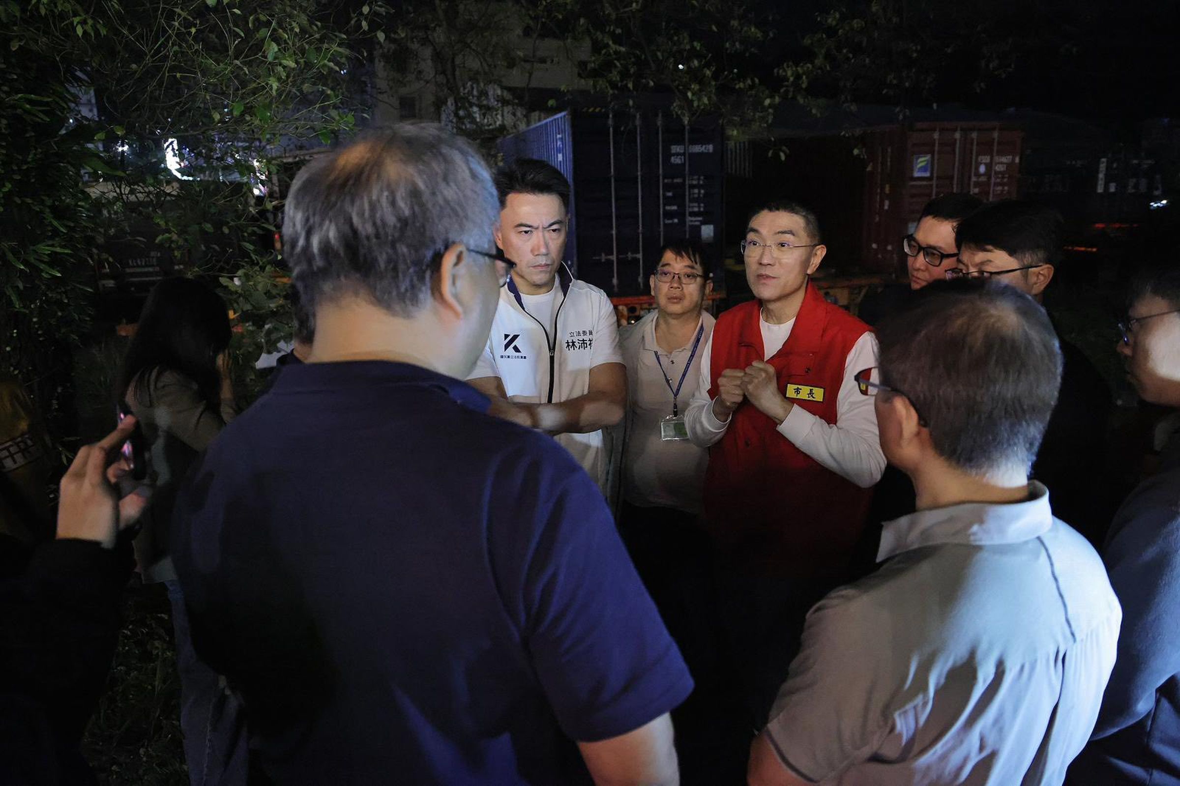謝國樑、林沛祥昨晚前往勘查。(翻攝謝國樑臉書)