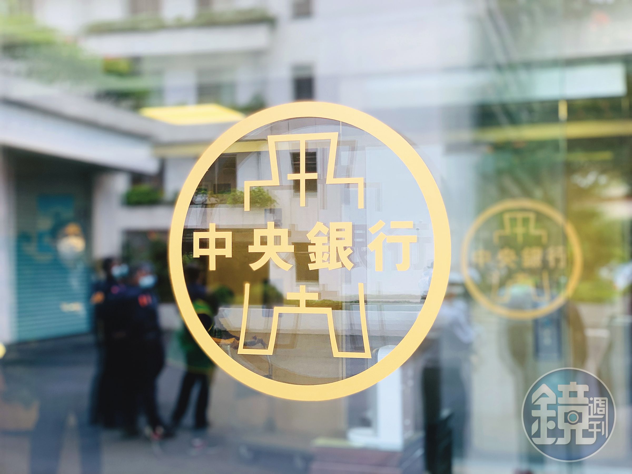 央行日前鬆綁換屋族「先買後賣」的舊屋出售切結期限，放寬至18個月，但實際執行卻充滿挑戰。