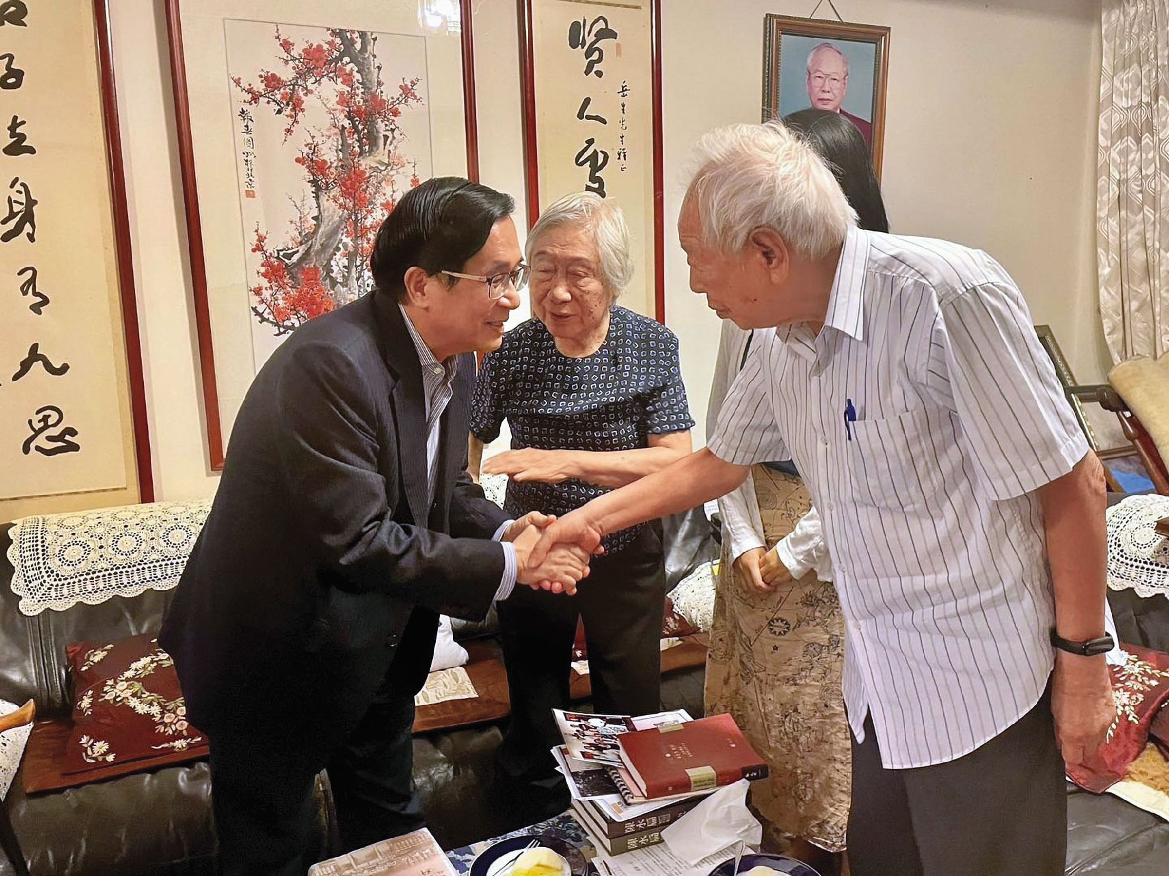 陳水扁(左)的恩師、前司法院長翁岳生(右),早在1999年就開始推動刑事訴訟金字塔化政策。(翻攝陳水扁臉書)