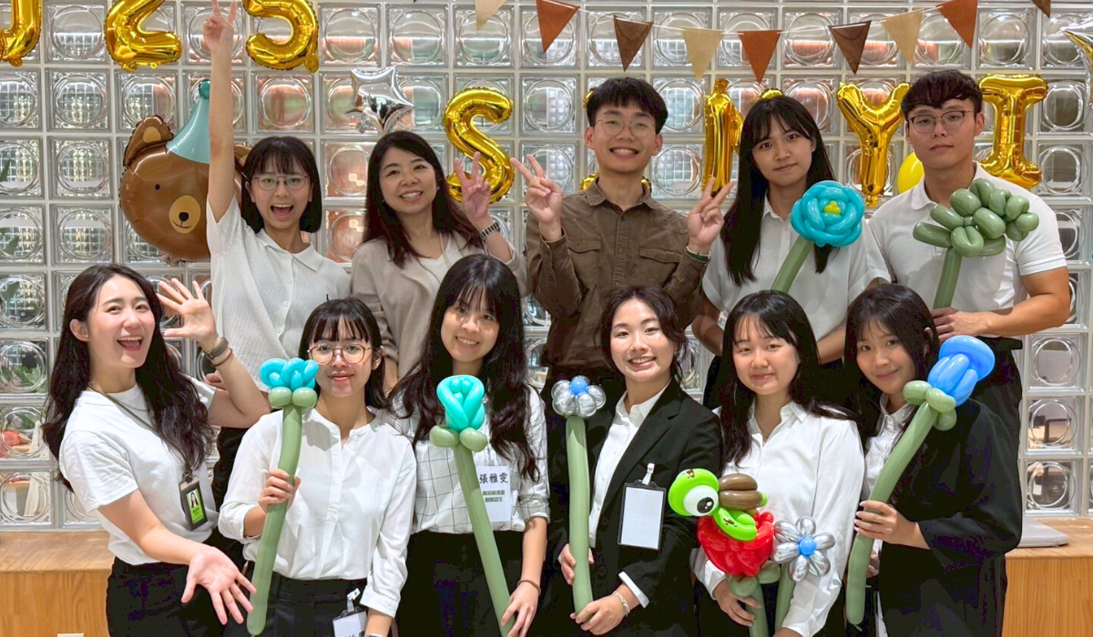 信義房屋幕僚實習生主要在總公司幕僚部門學習，有專屬職場教練及學長姐，也能實際參與體驗部門職場運作日常。（信義房屋提供）