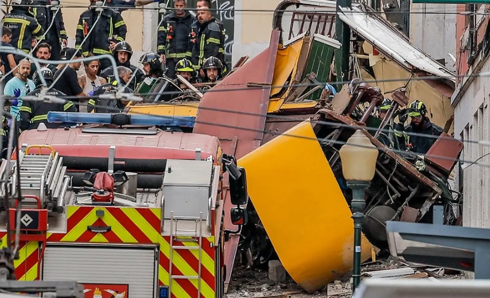 葡萄牙纜車脫軌已16死。（翻攝自X@motosserra672）