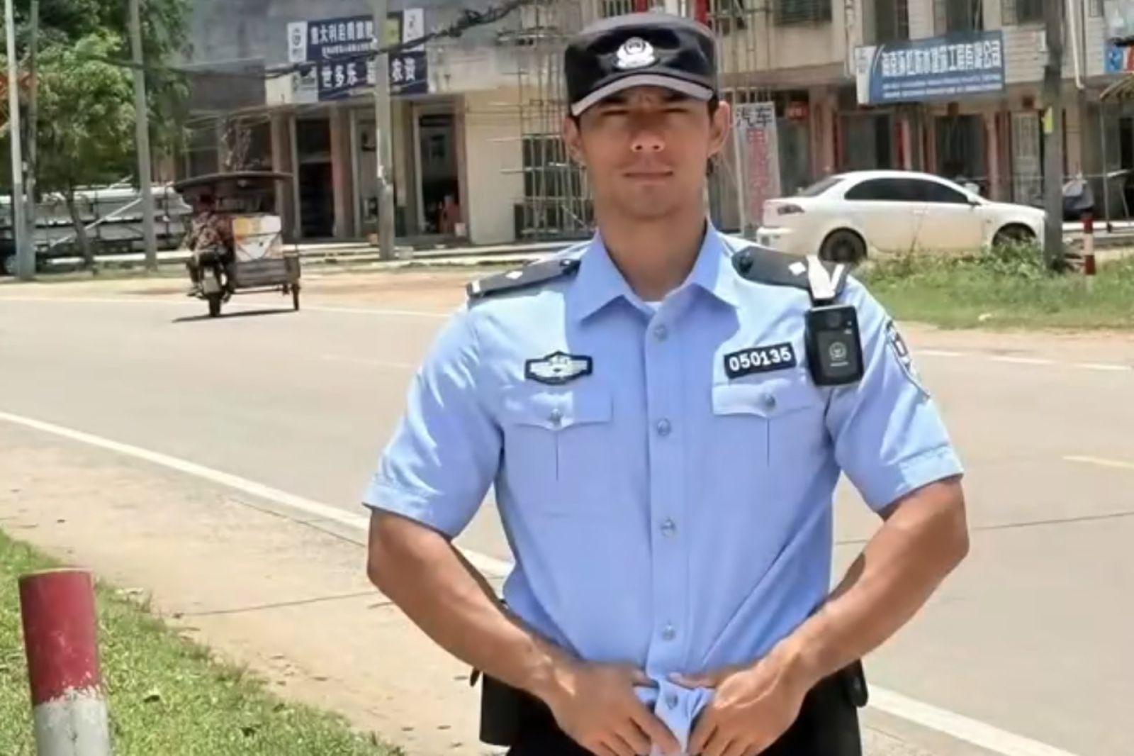 李書達的英勇事蹟被網路瘋傳，全因為他長相帥氣且擁有精壯身材。（翻攝自抖音）