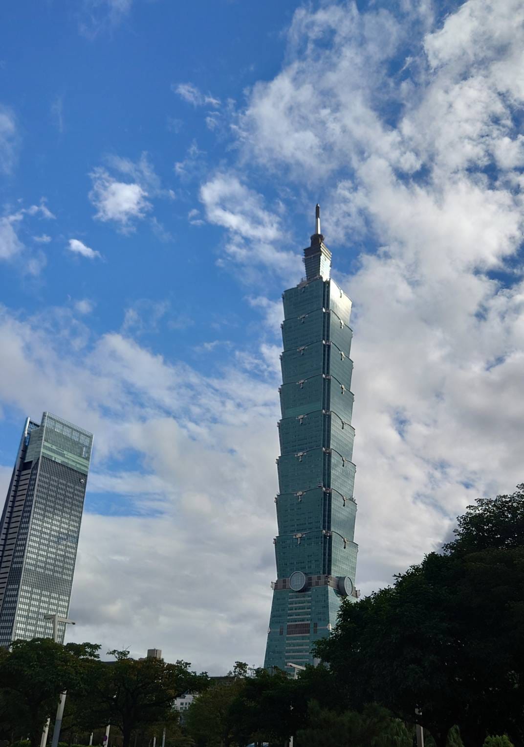 李四川貼出多張台北101的照片。(翻攝李四川臉書)