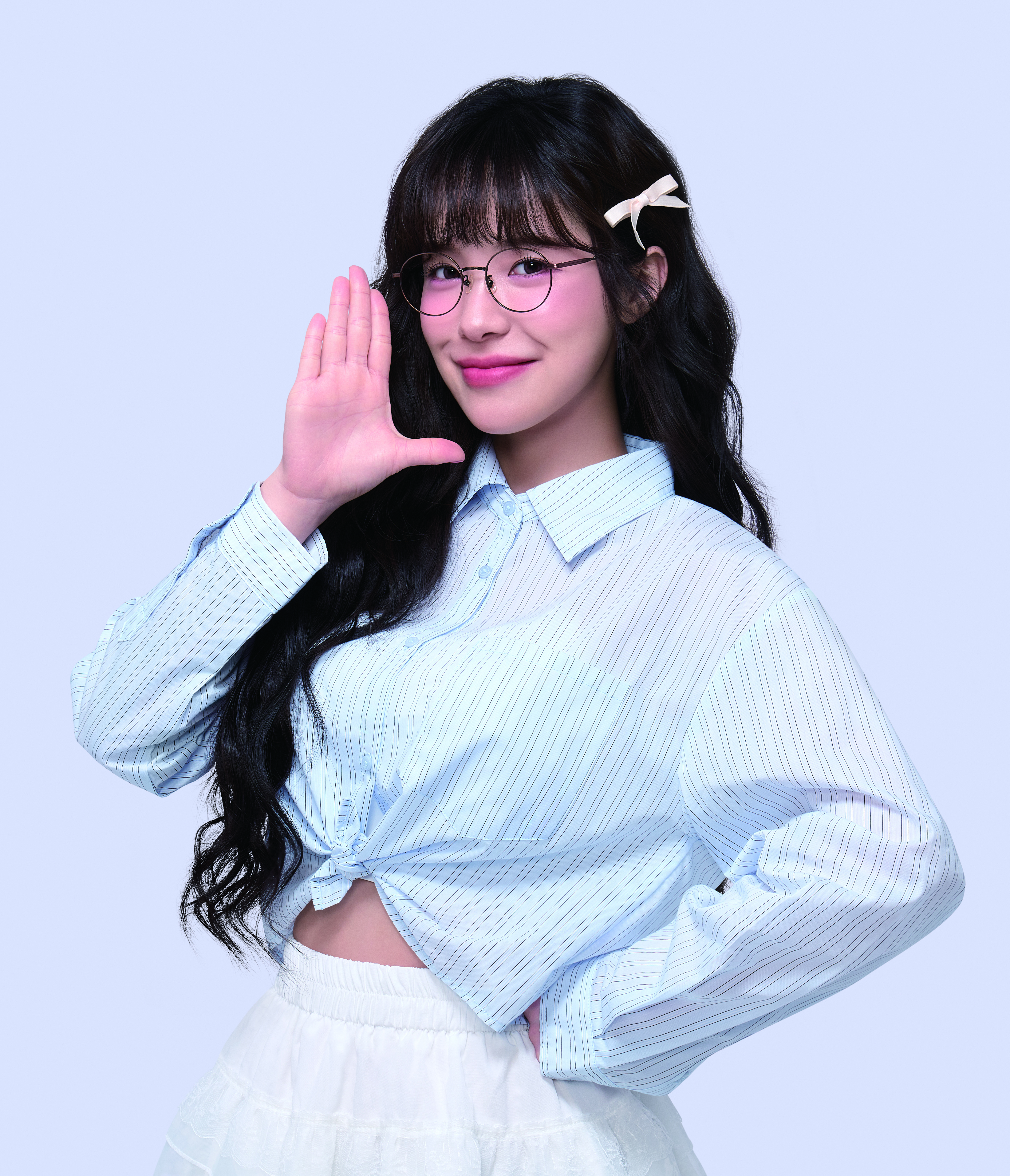李多慧難得戴眼鏡現身。 OWNDAYS