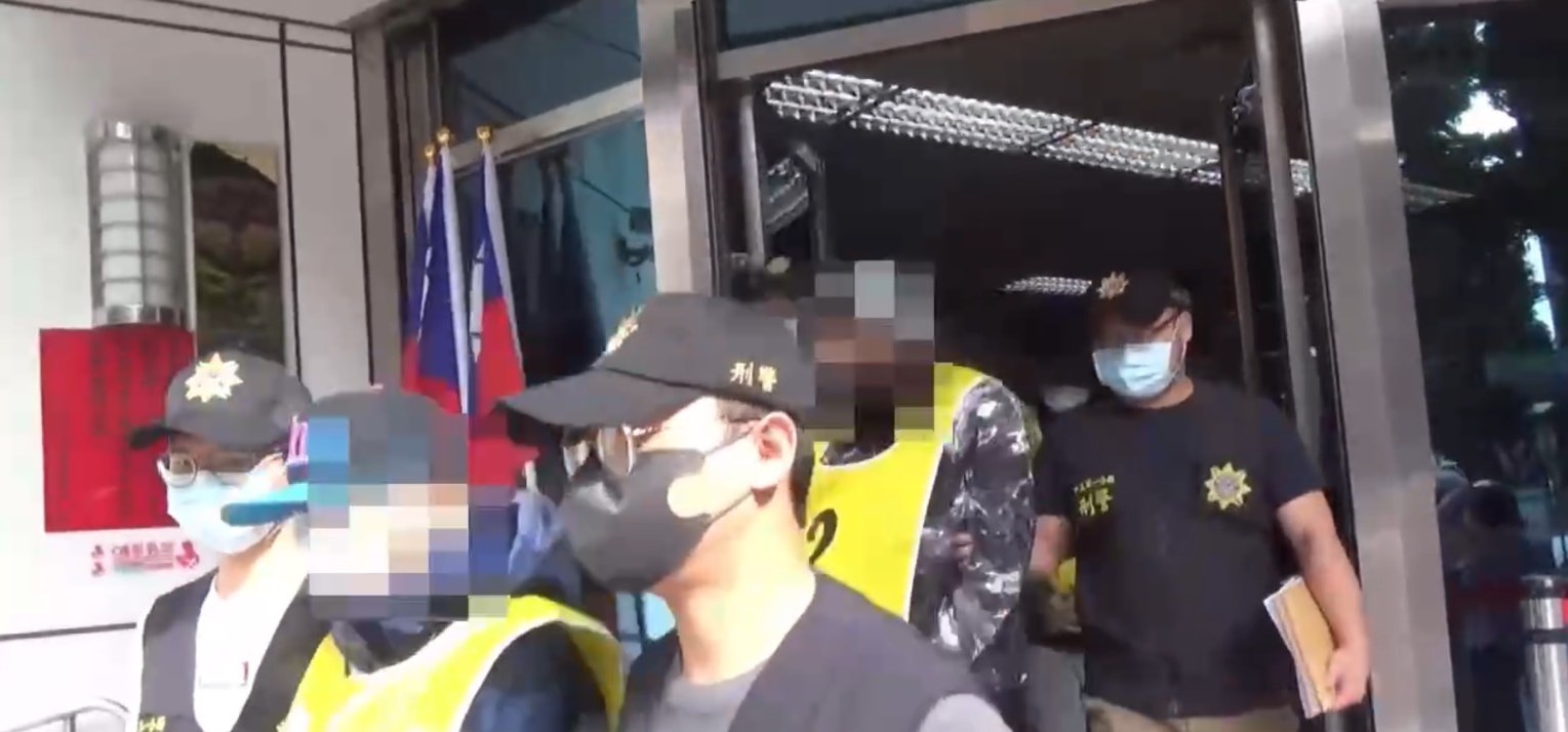 顏男因毒品案遭判刑通緝,警方日前循線在新竹地區將他逮捕。(翻攝畫面)