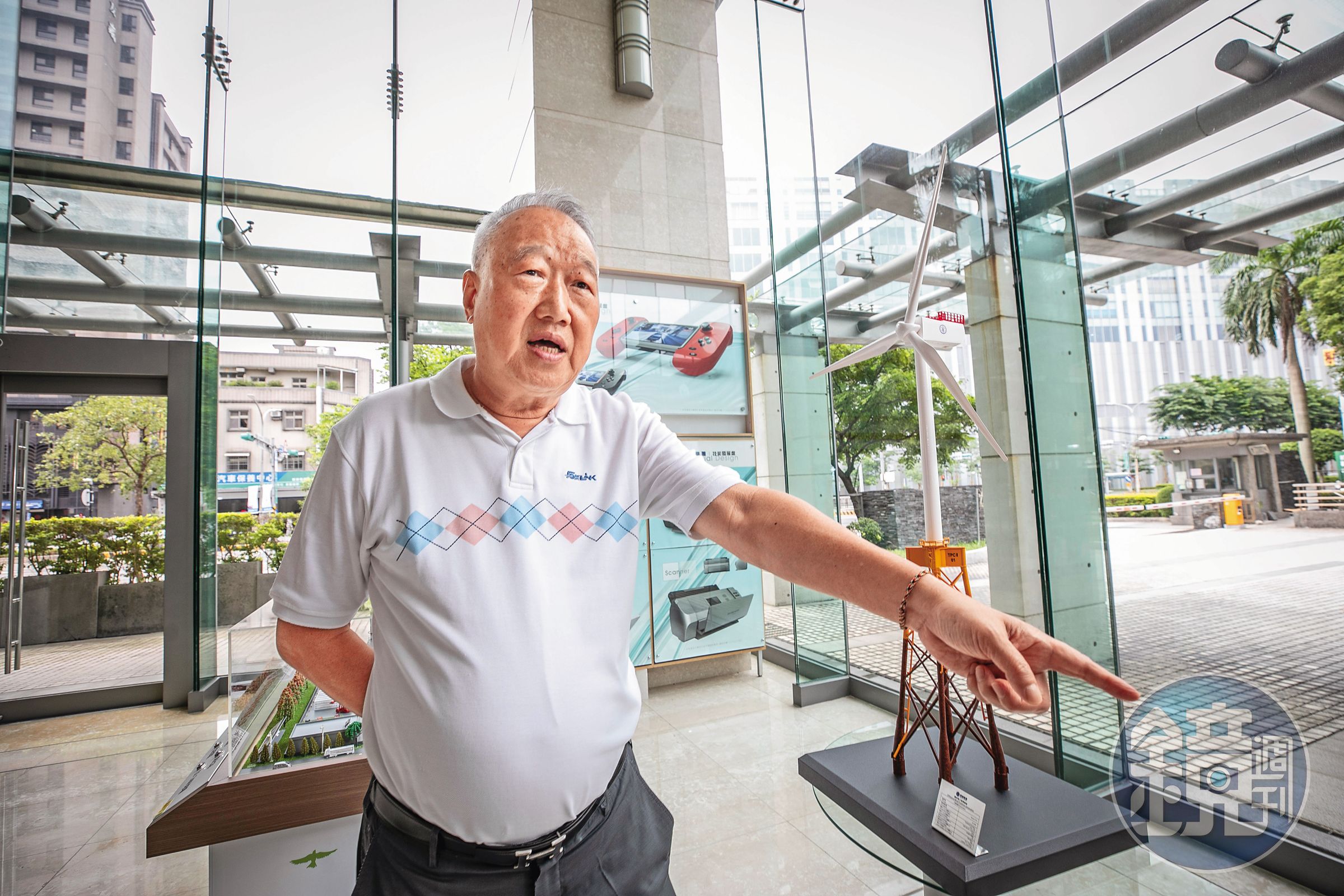 郭台強近年積極布局綠能事業,但富崴承攬台電離岸風電二期工程失利,讓股價一度飆破192元的森崴黯然下市。