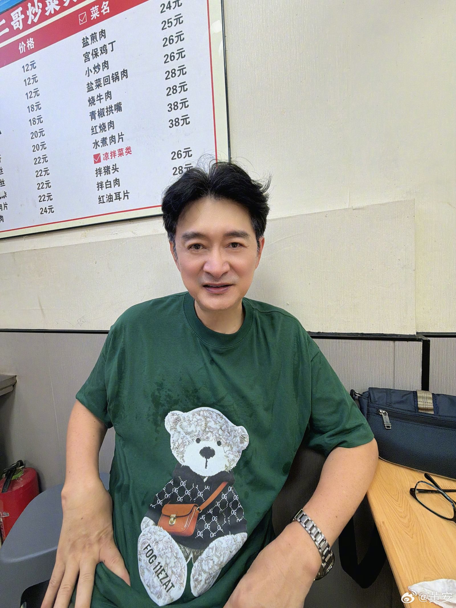 黃安2016年人在北京時突發心肌梗塞，緊急送醫後決定搭乘醫療專機返台治療。(翻攝黃安微博）